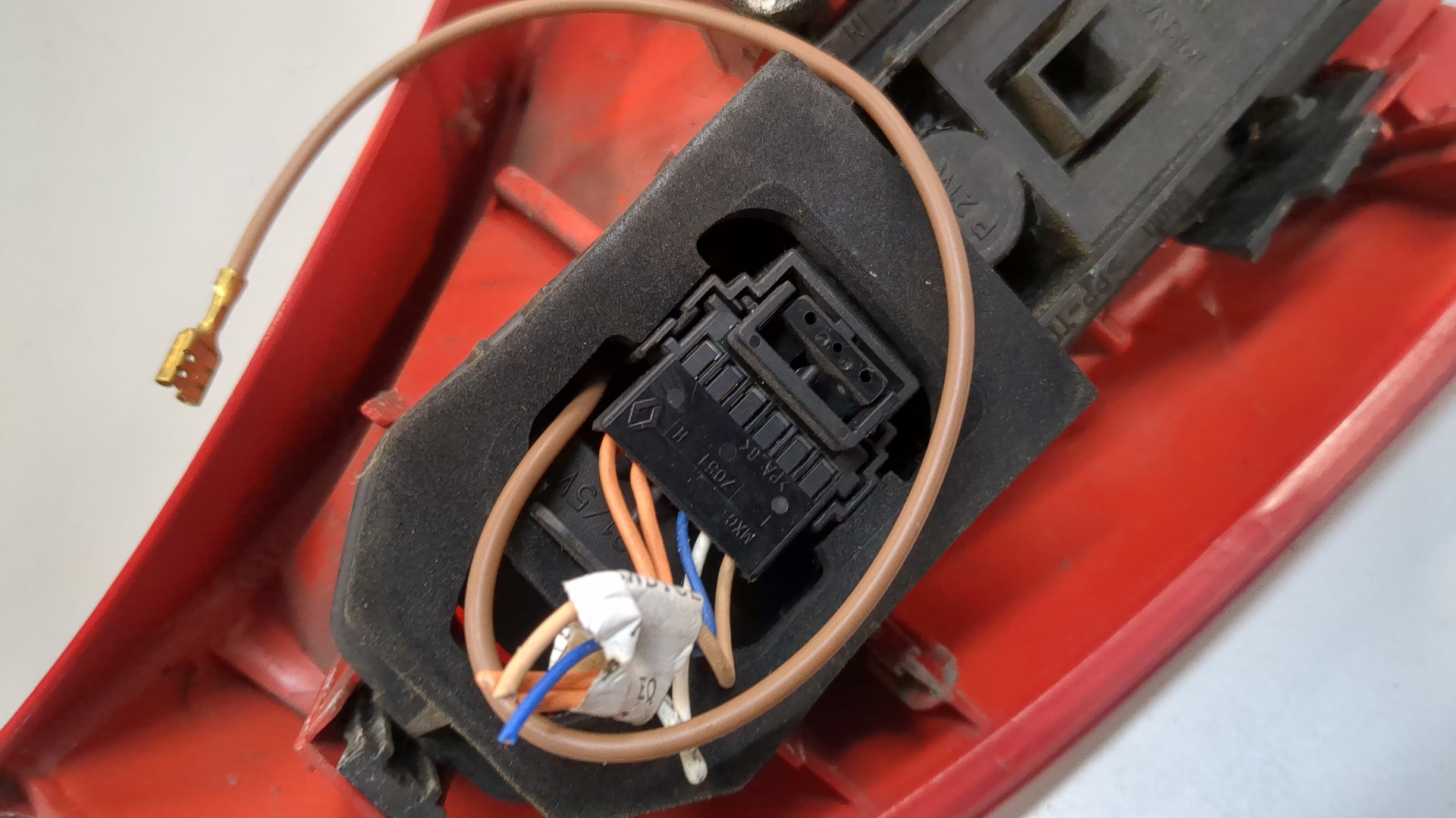 Фонарь задний правый