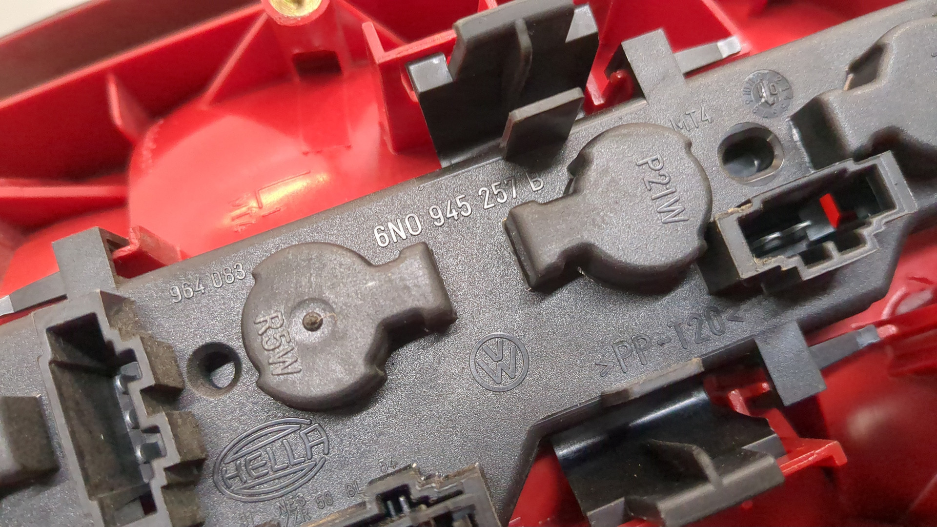 Фонарь задний левый