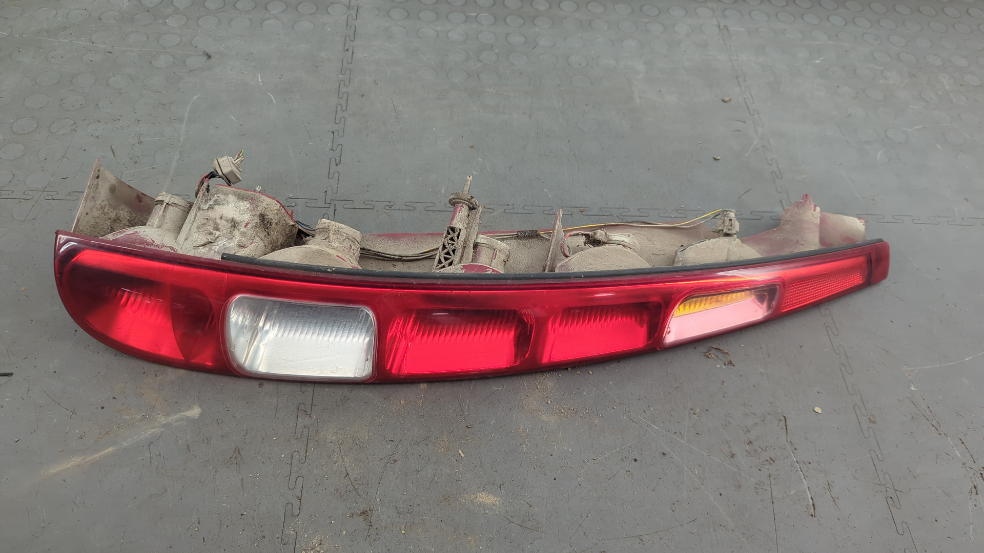 Фонарь задний левый