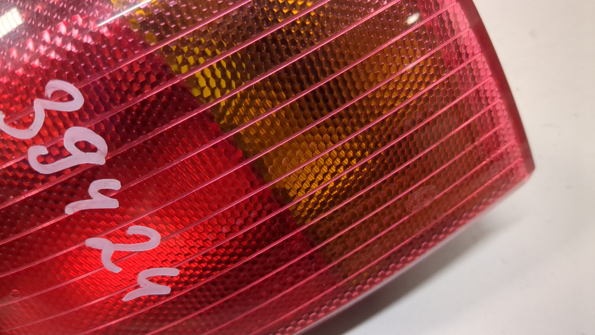 Фонарь задний левый