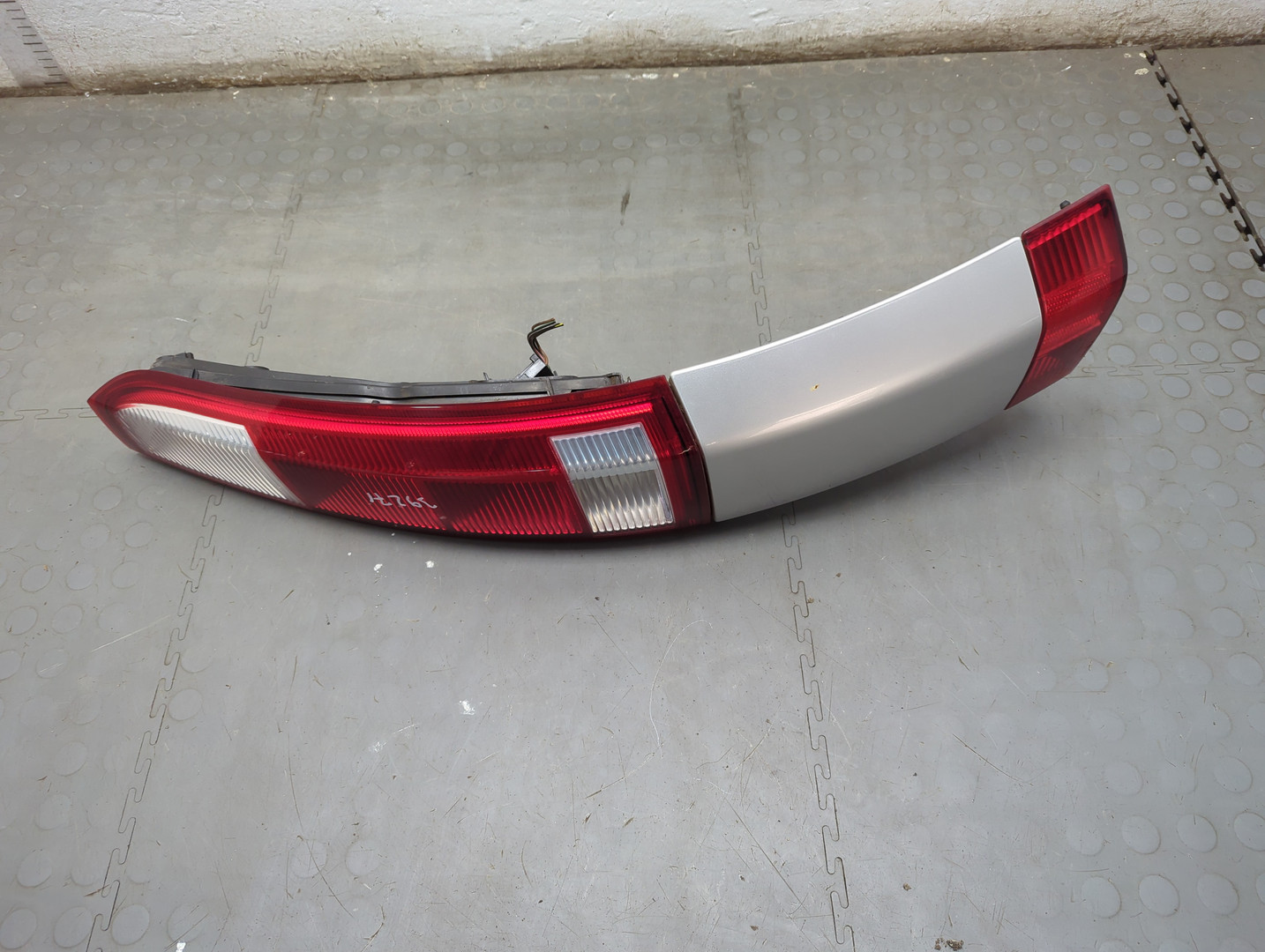 Фонарь задний правый