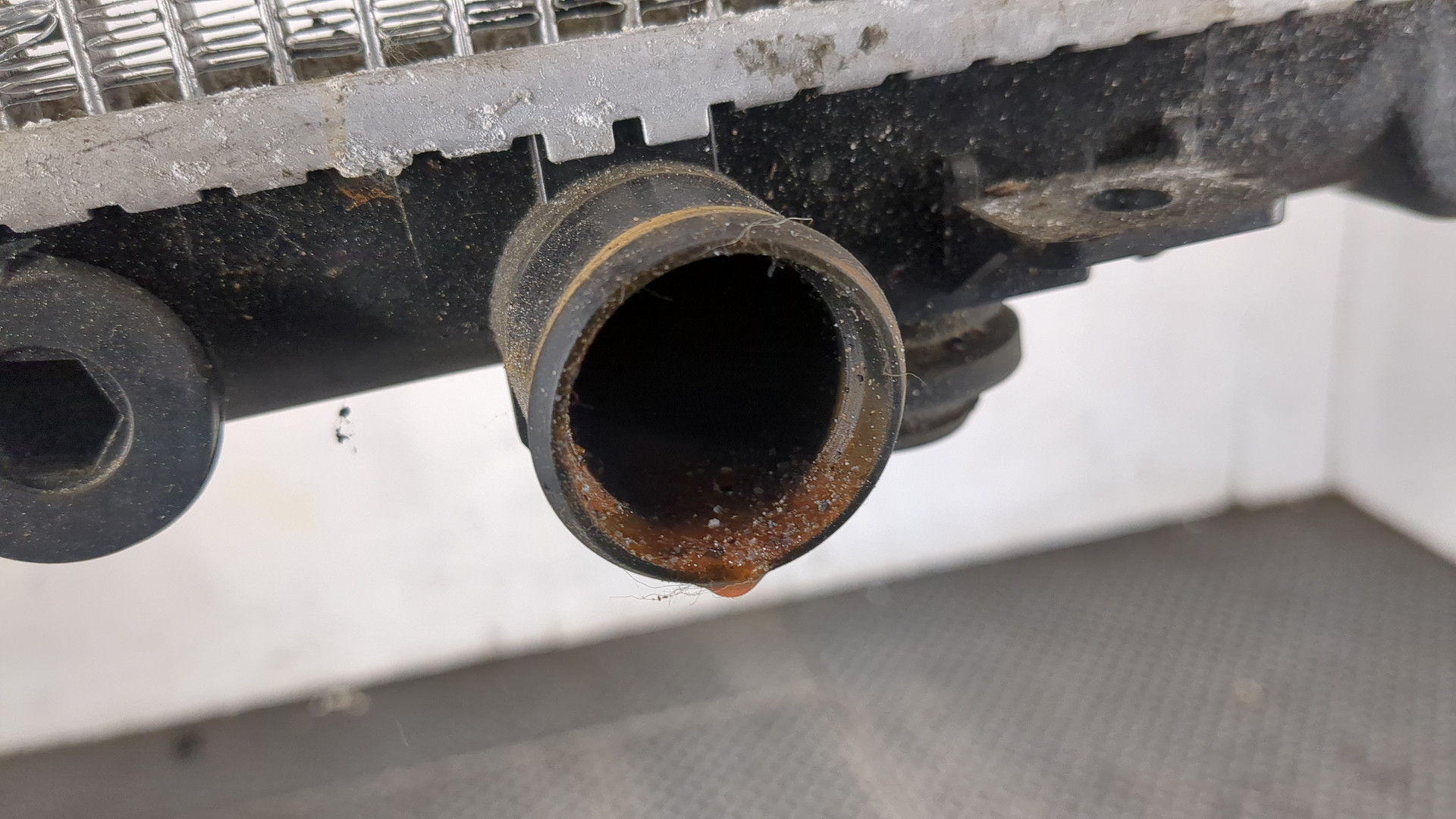 Радиатор охлаждения двигателя основной