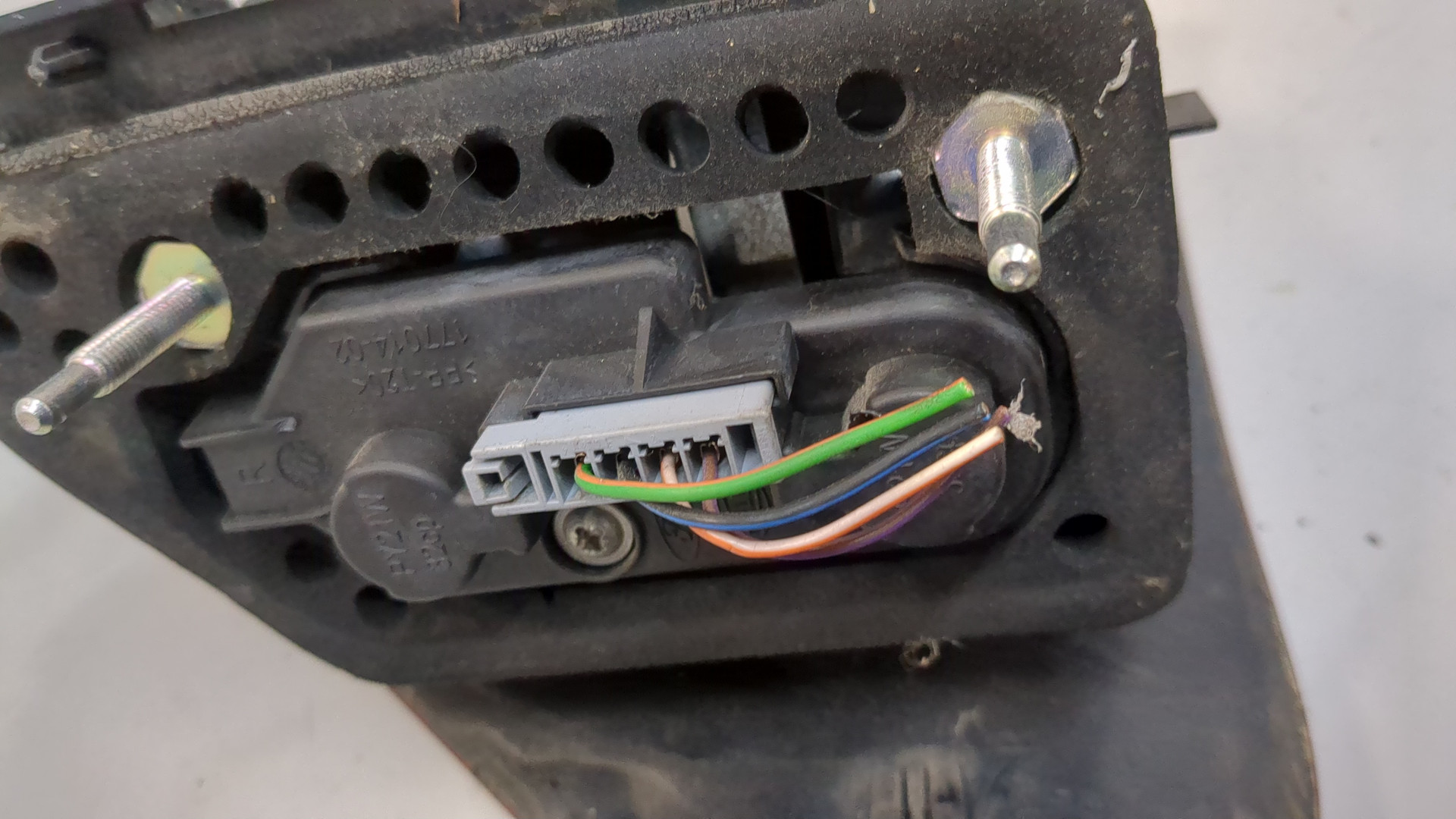 Фонарь задний правый