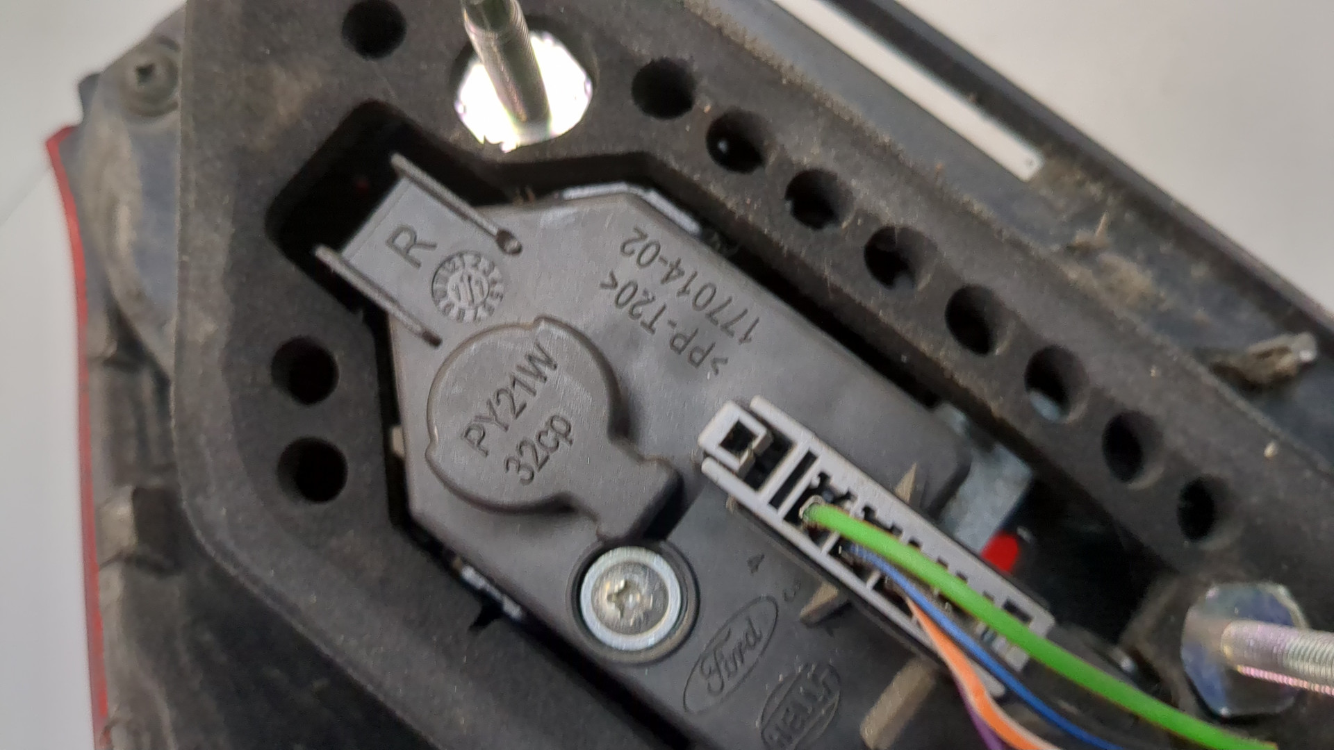 Фонарь задний правый