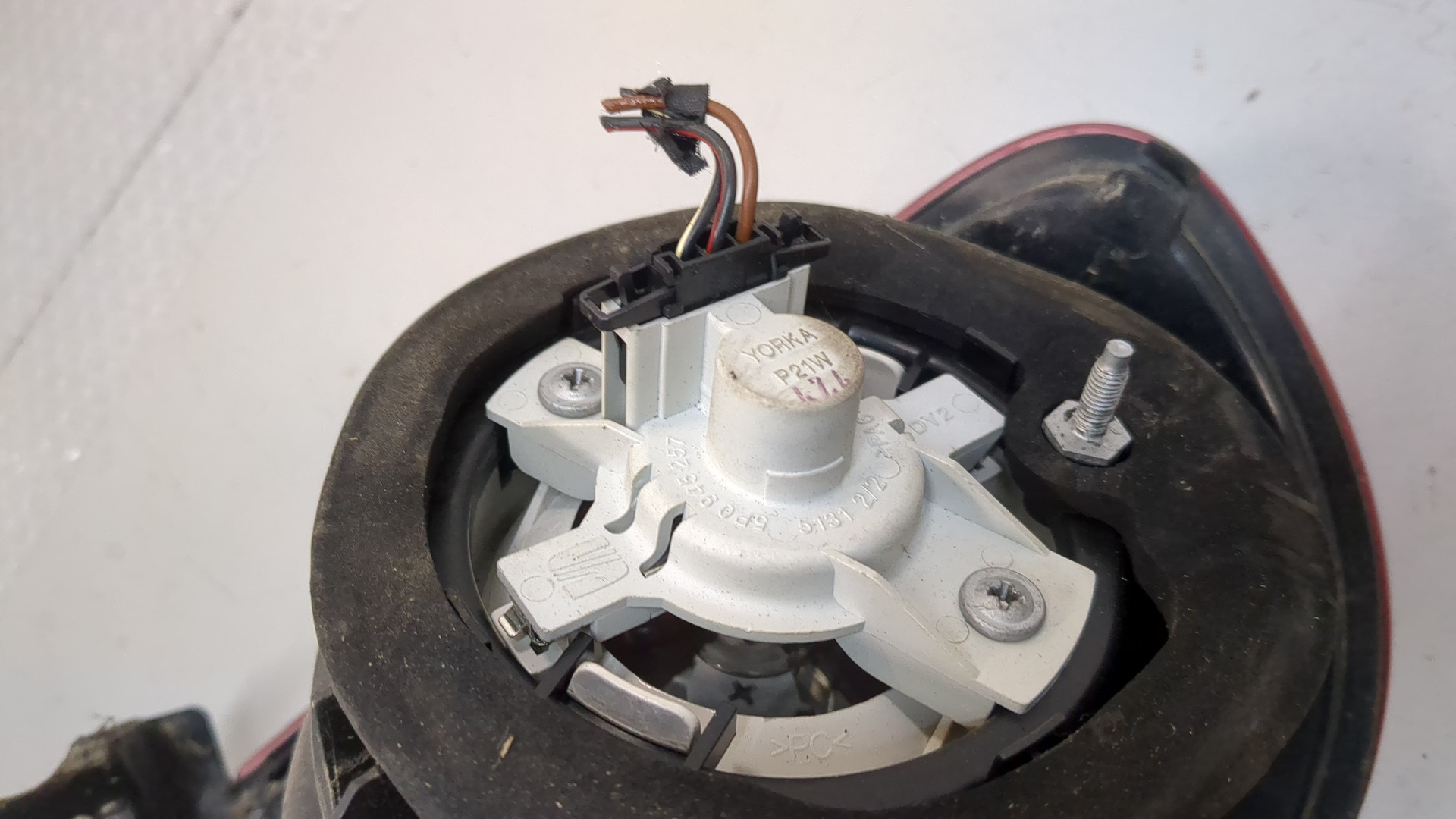 Фонарь задний правый