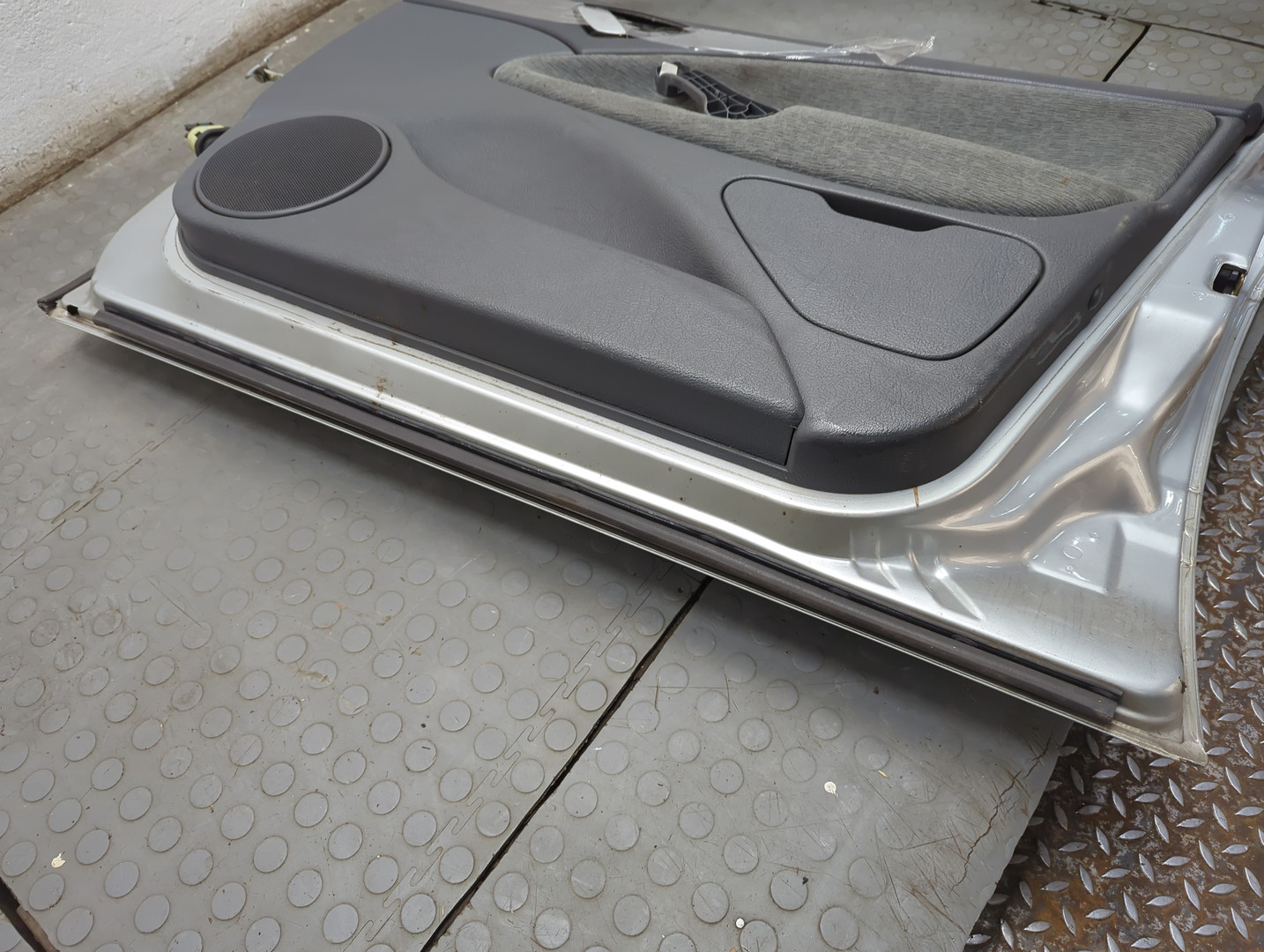 Дверь передняя правая