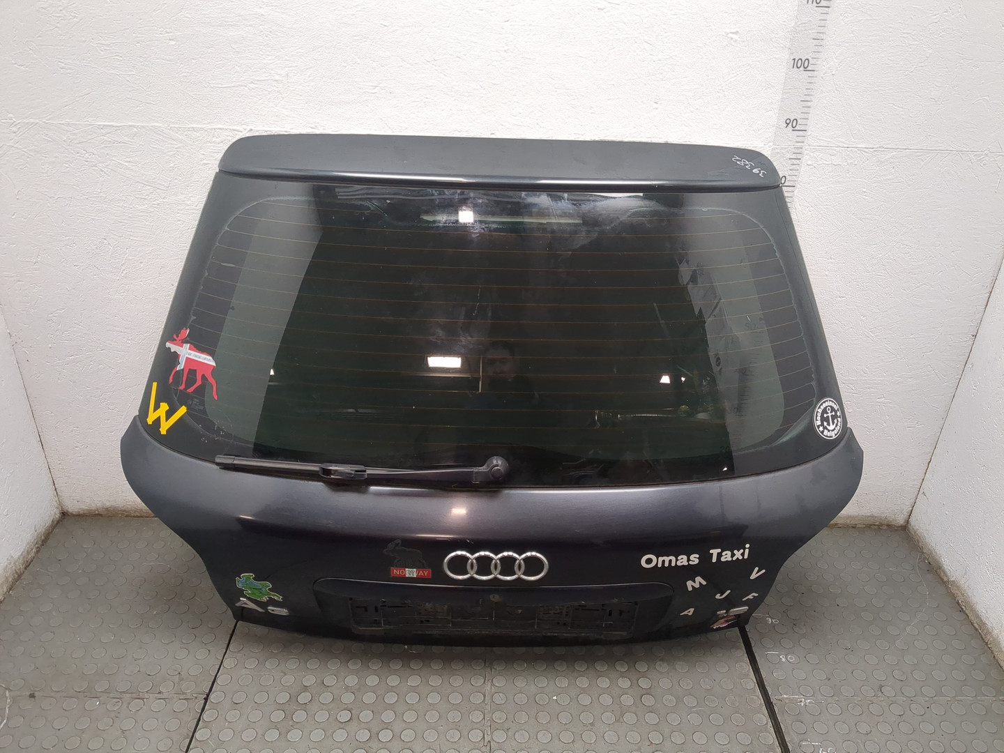 Дверь багажника