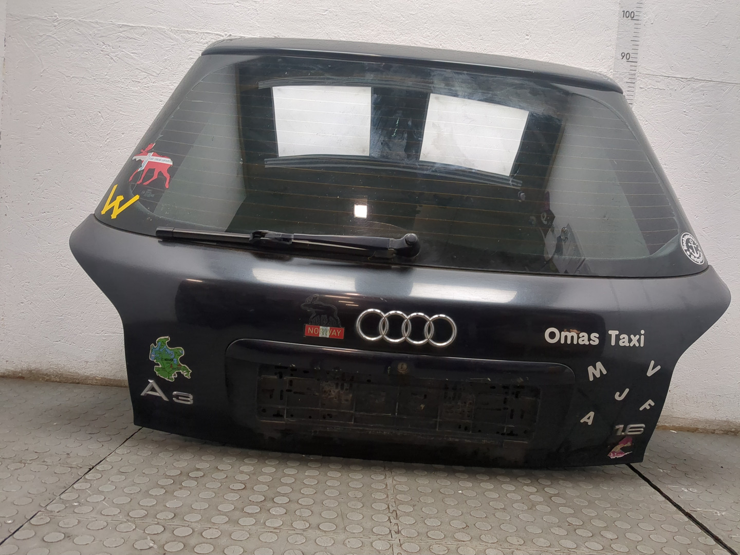 Дверь багажника