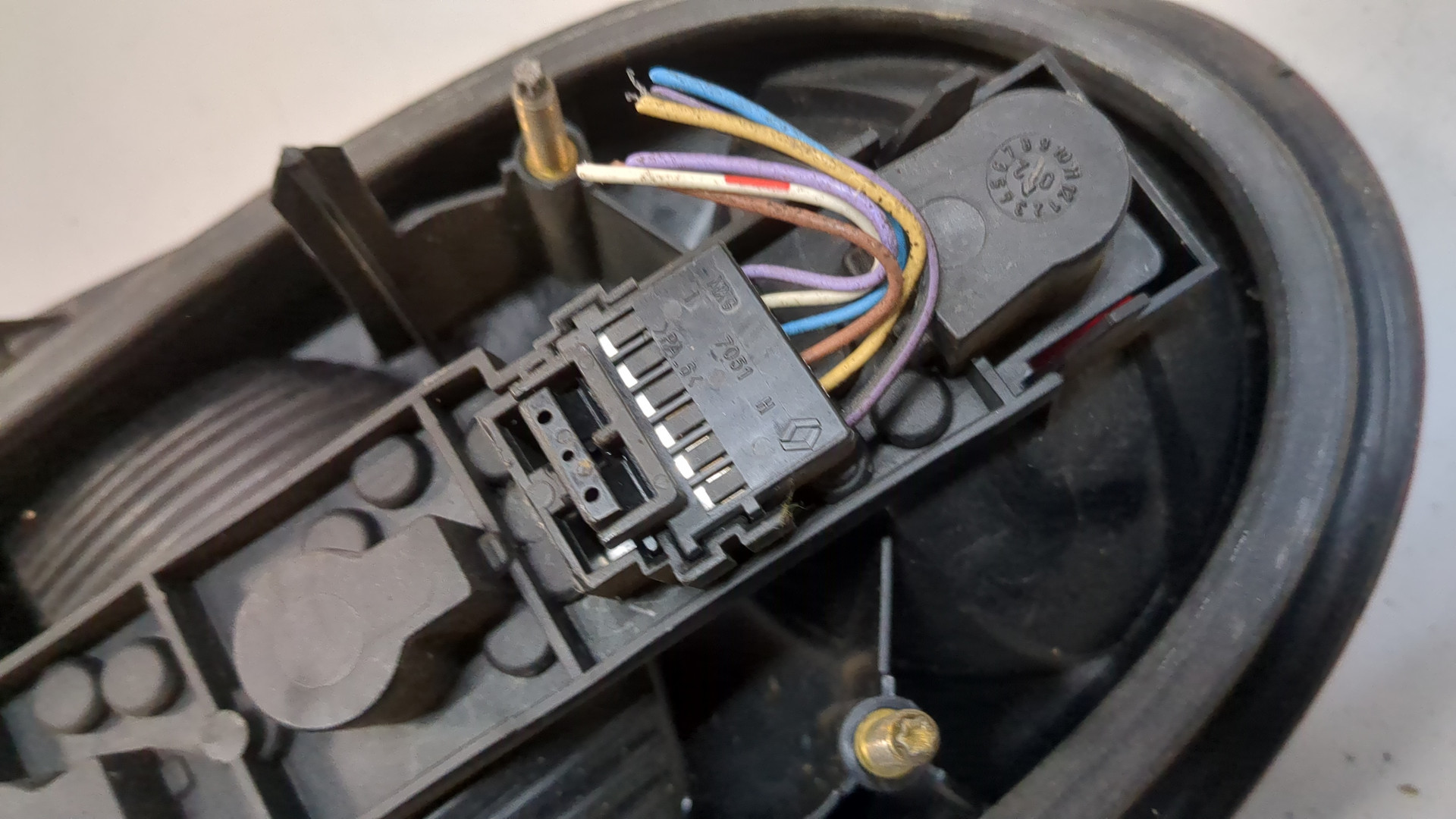 Фонарь задний левый