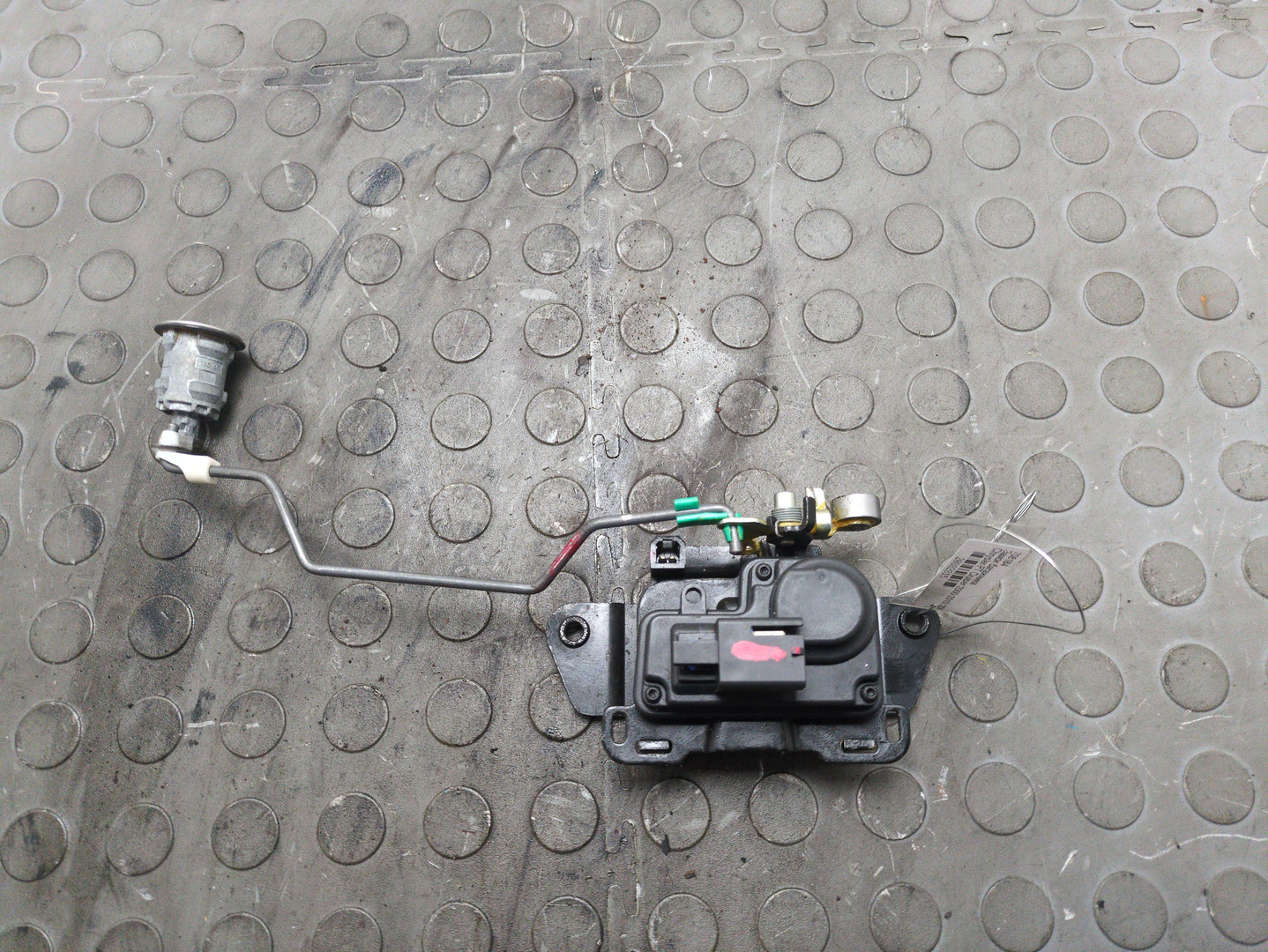 Замок багажника