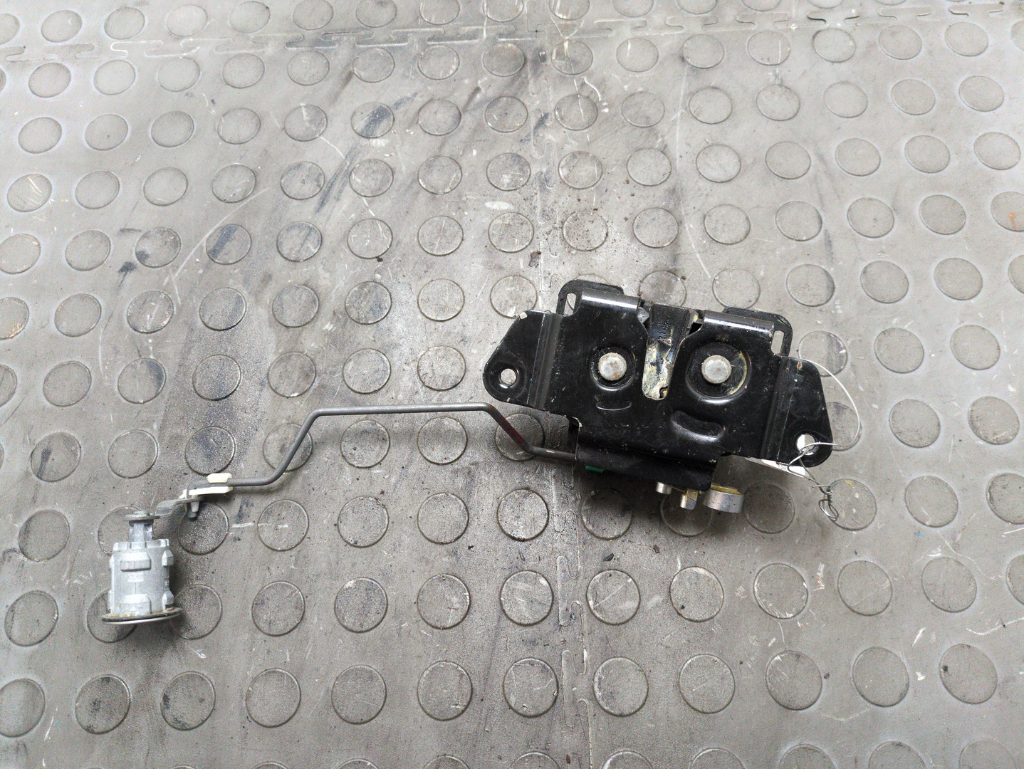 Замок багажника