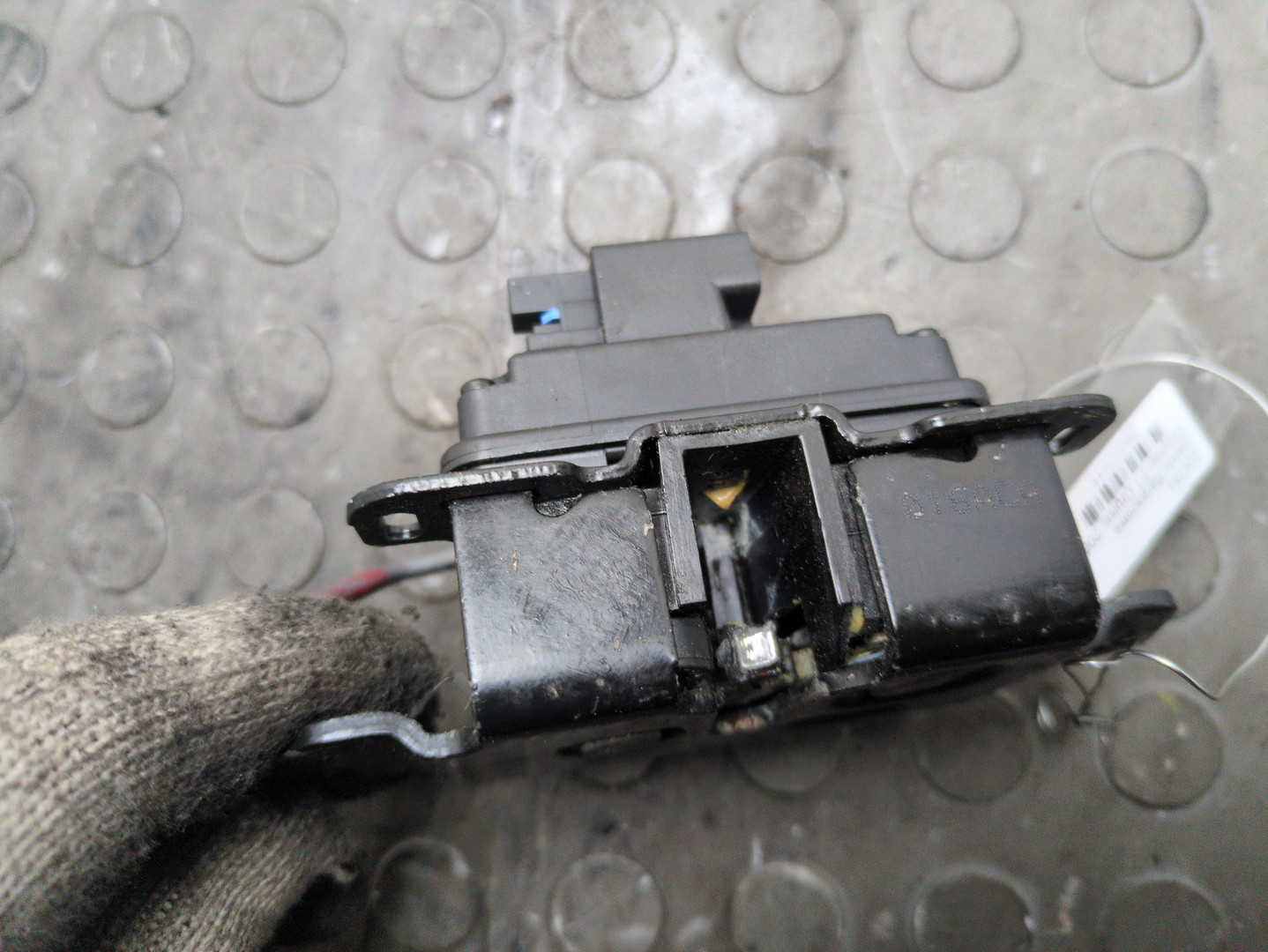 Замок багажника