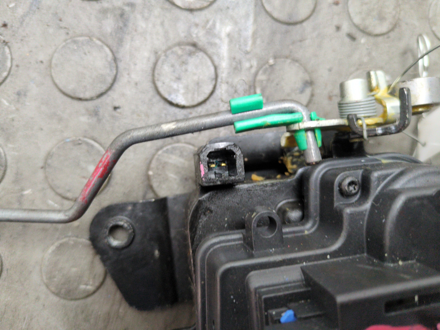 Замок багажника