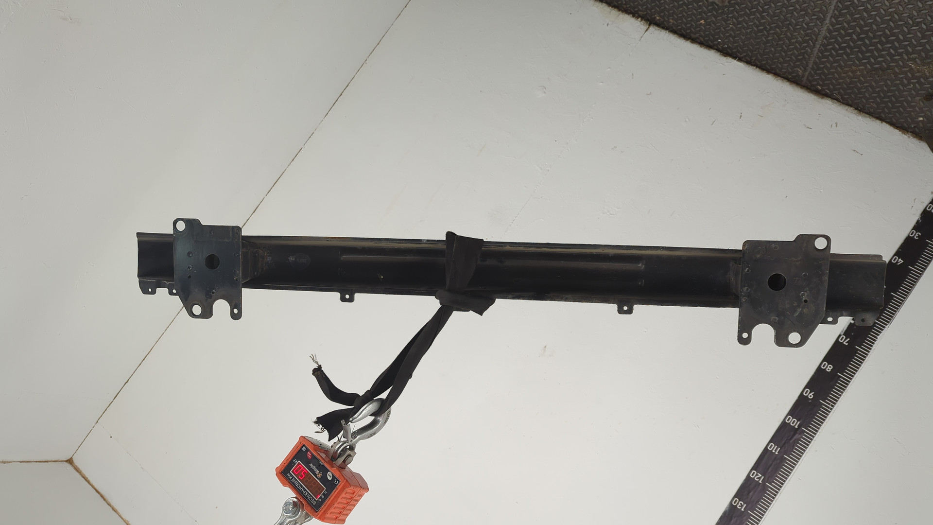 Усилитель переднего бампера