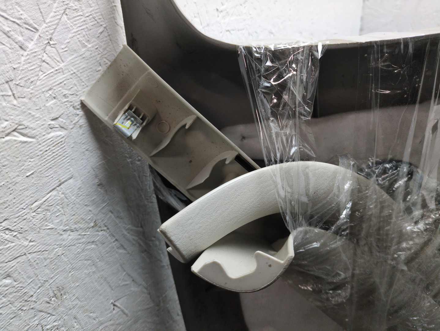 Обшивка двери багажника