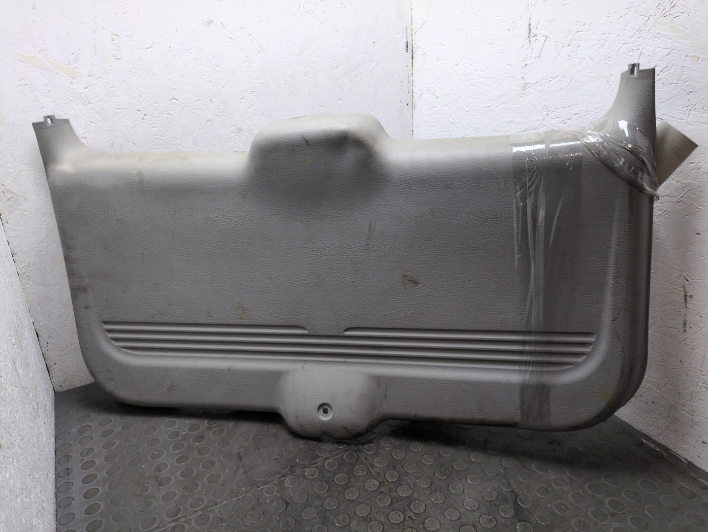 Обшивка двери багажника