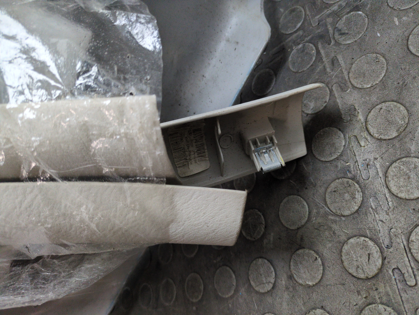 Обшивка двери багажника