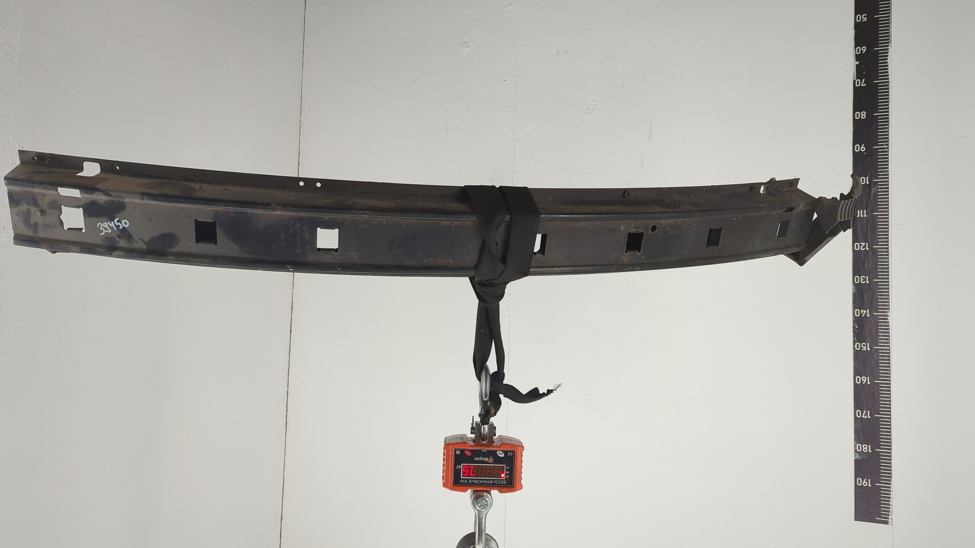 Усилитель переднего бампера