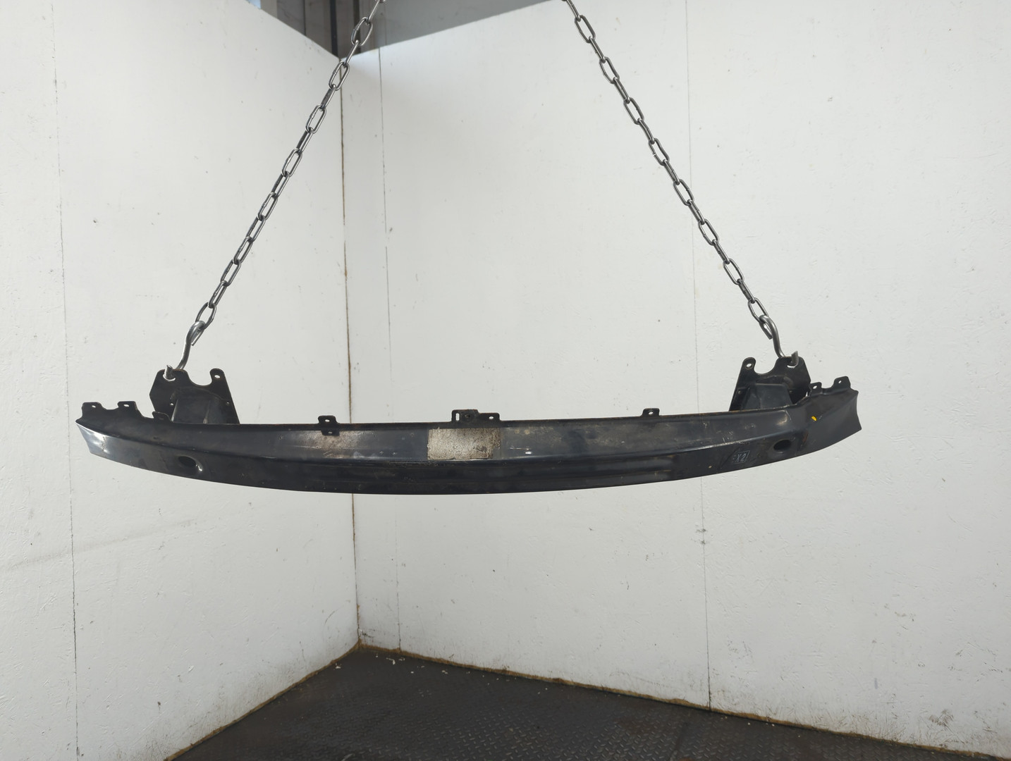 Усилитель переднего бампера