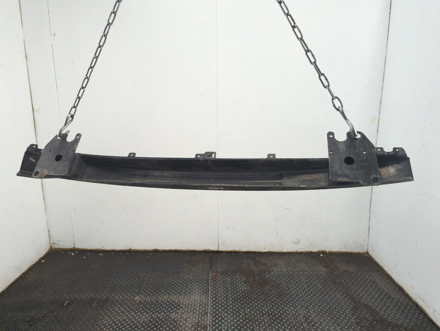 Усилитель переднего бампера