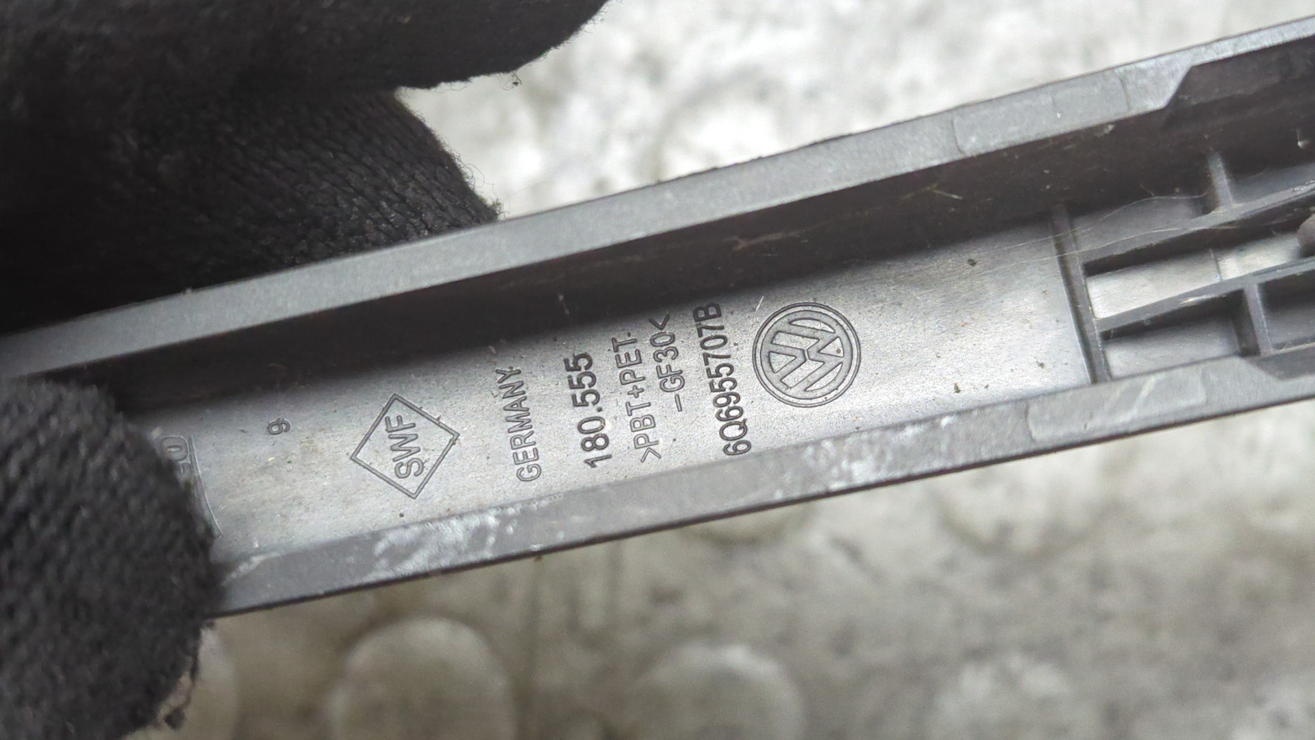 Поводок стеклоочистителя заднего