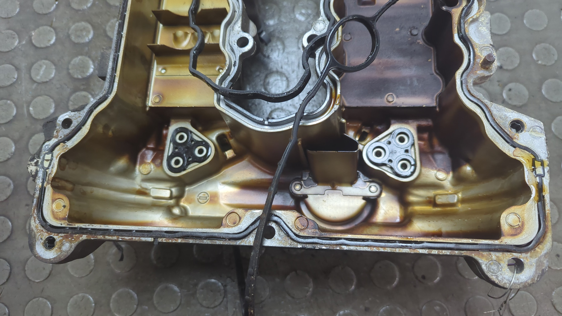 Крышка клапанная ГБЦ