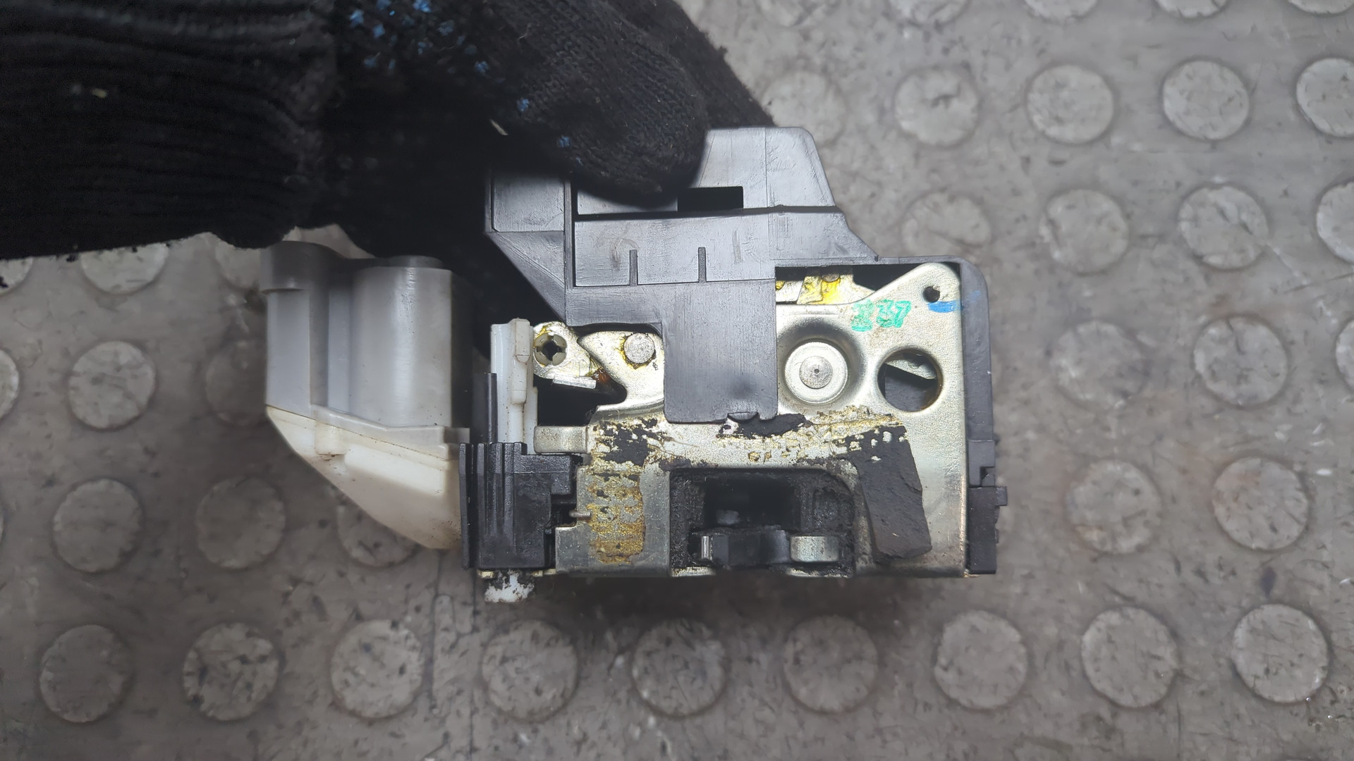 Замок двери сдвижной