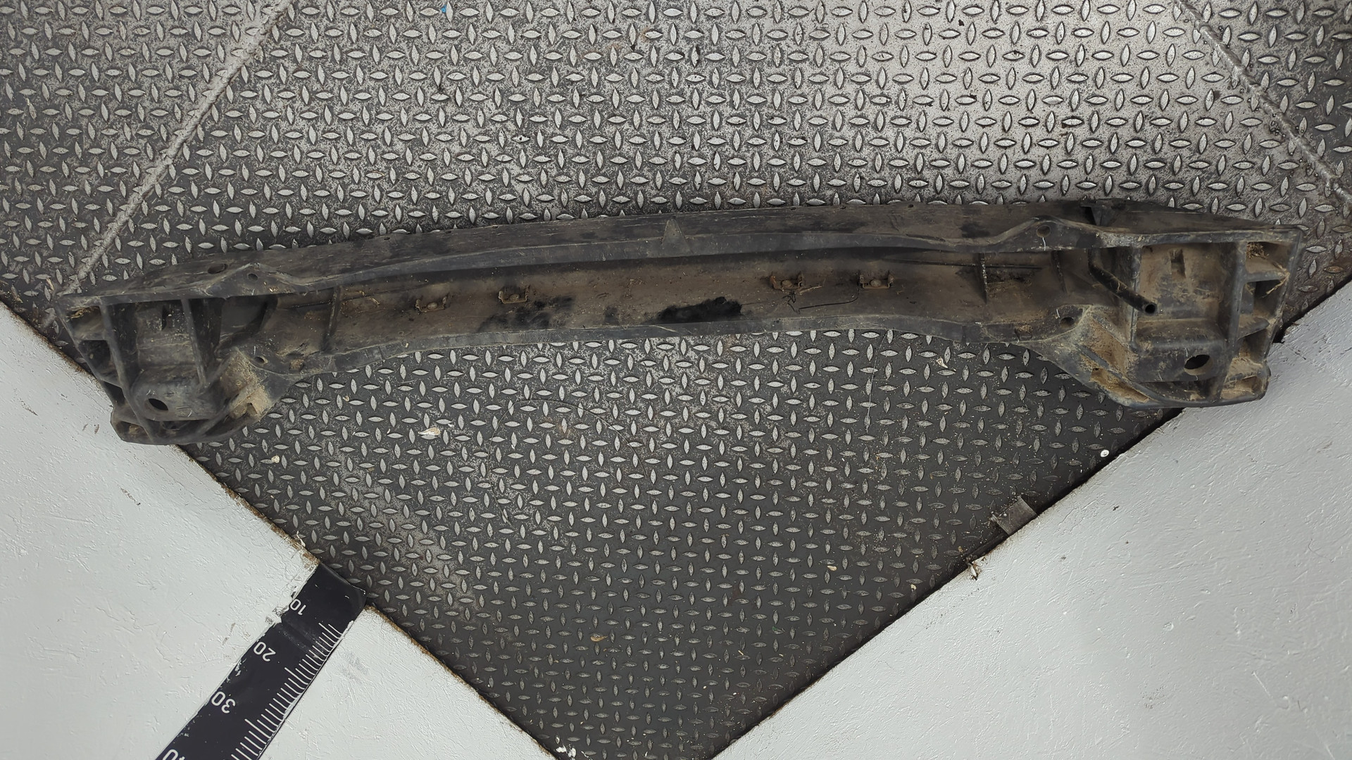 Усилитель переднего бампера