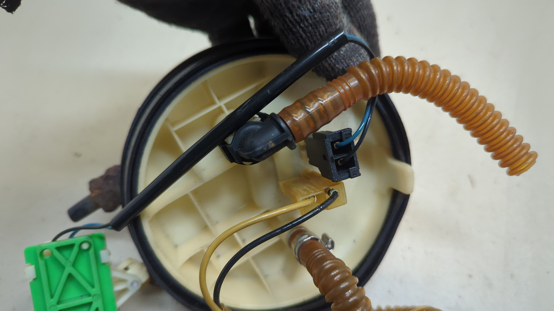 Насос топливный электрический