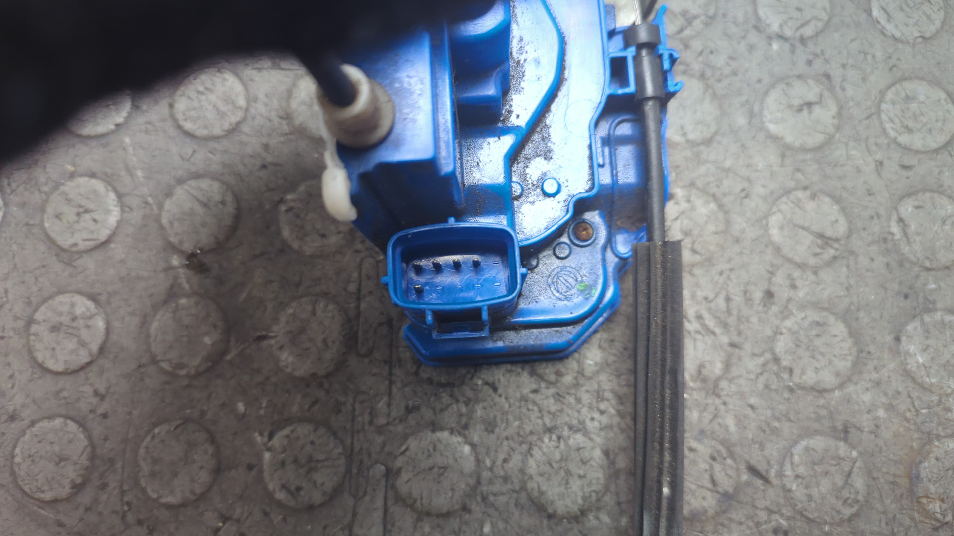 Замок двери задней правой