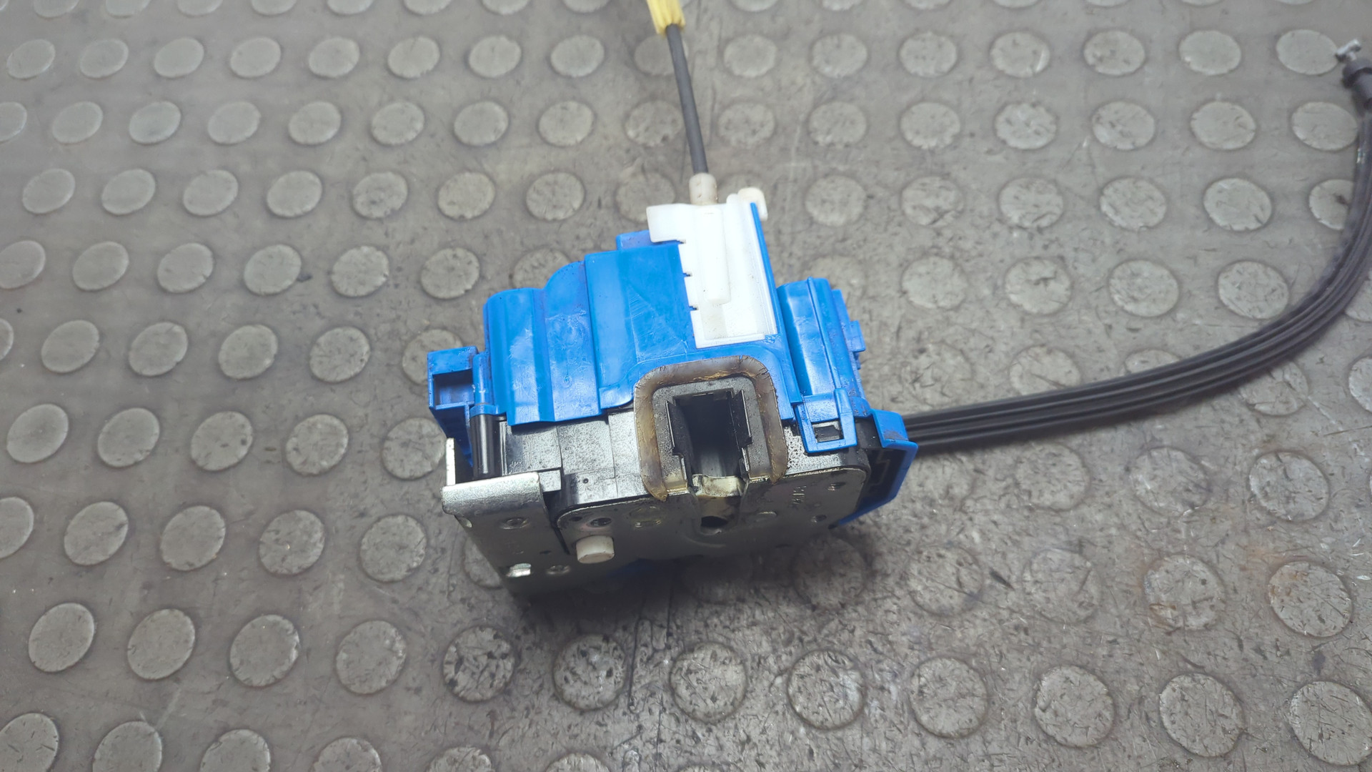 Замок двери задней правой