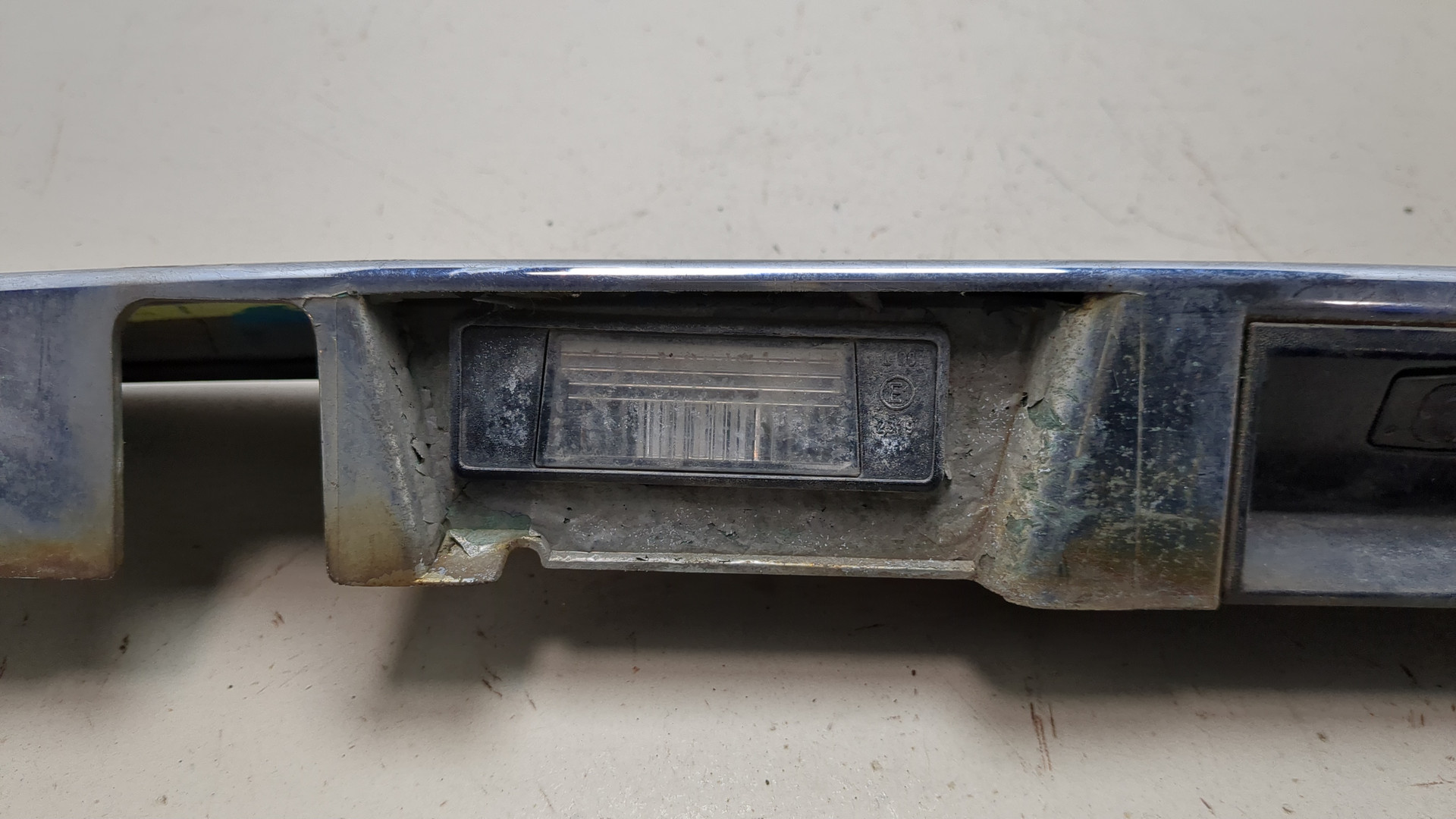 Фонарь подсветки номера