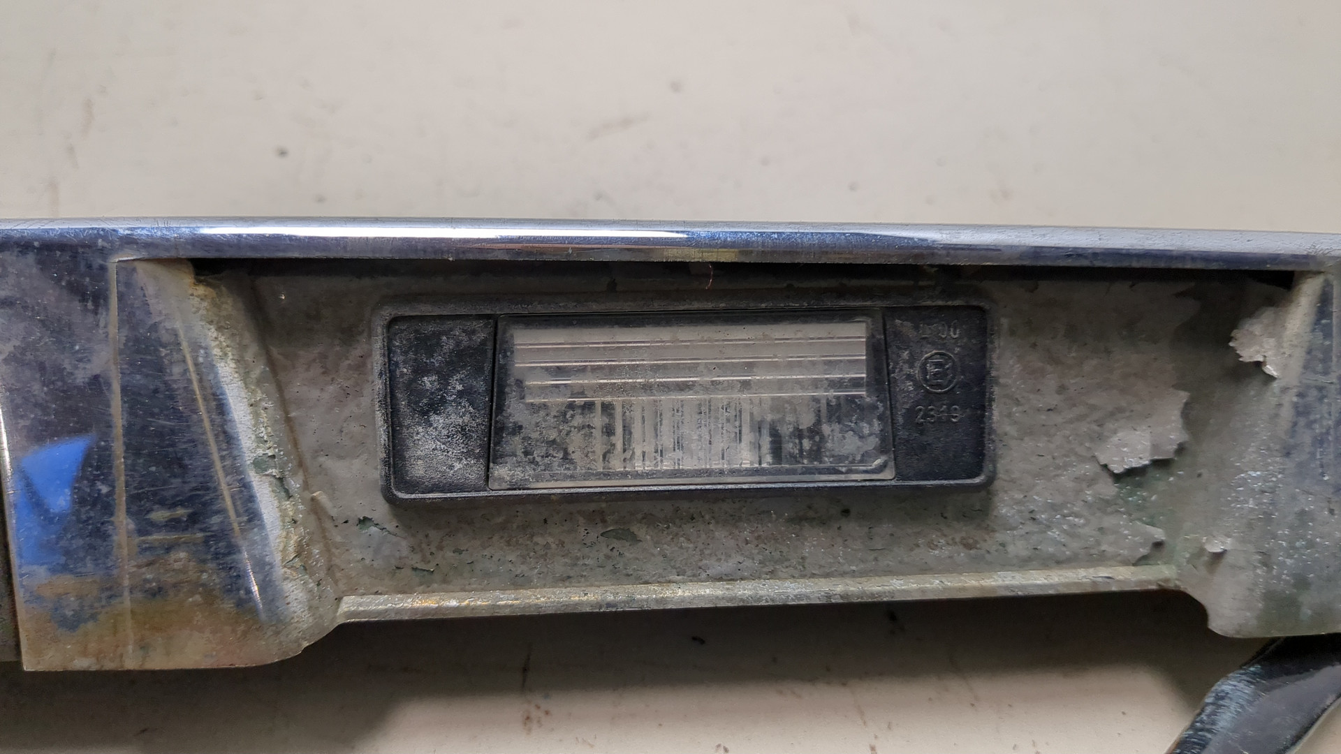 Фонарь подсветки номера