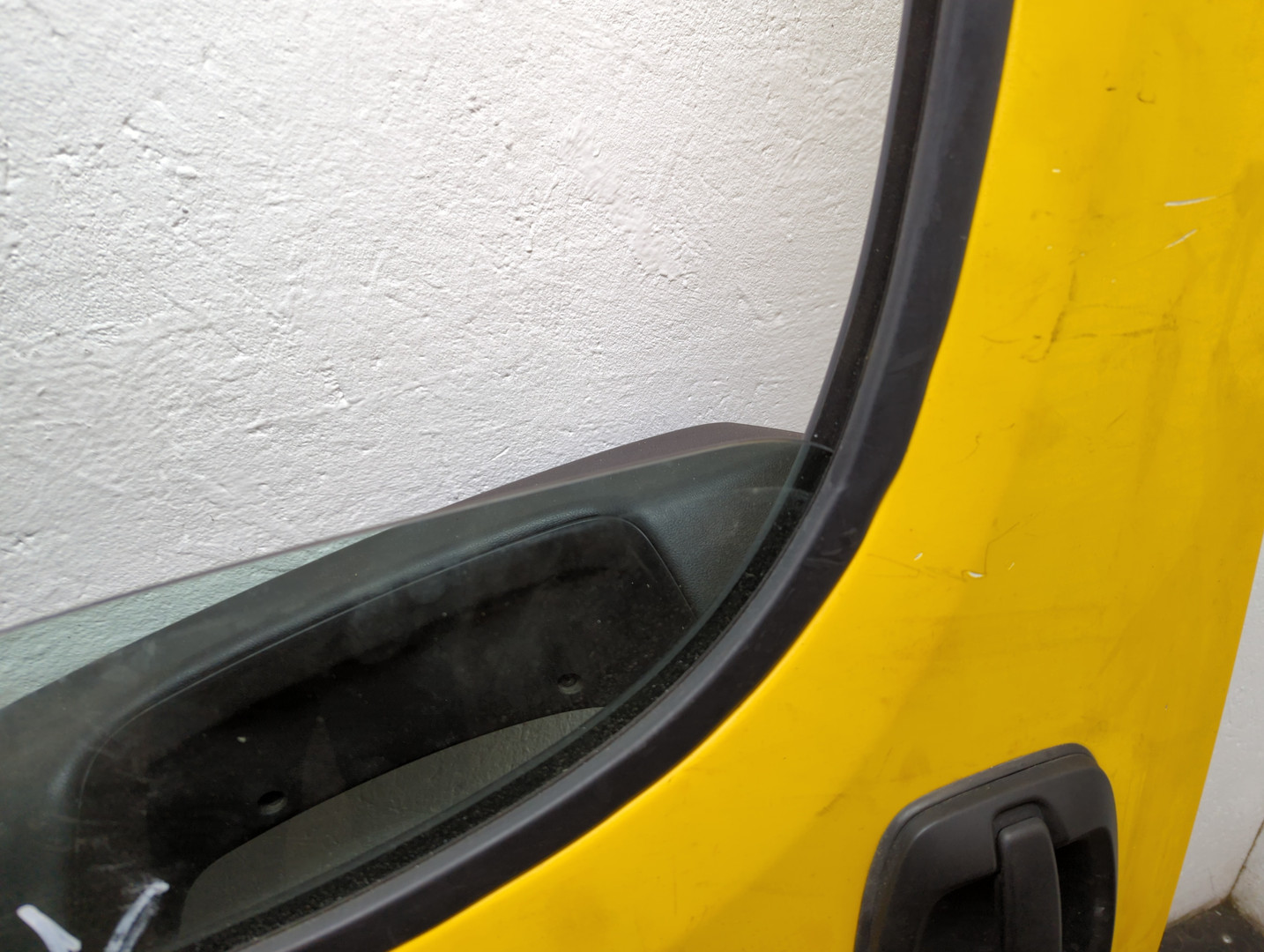 Дверь передняя левая