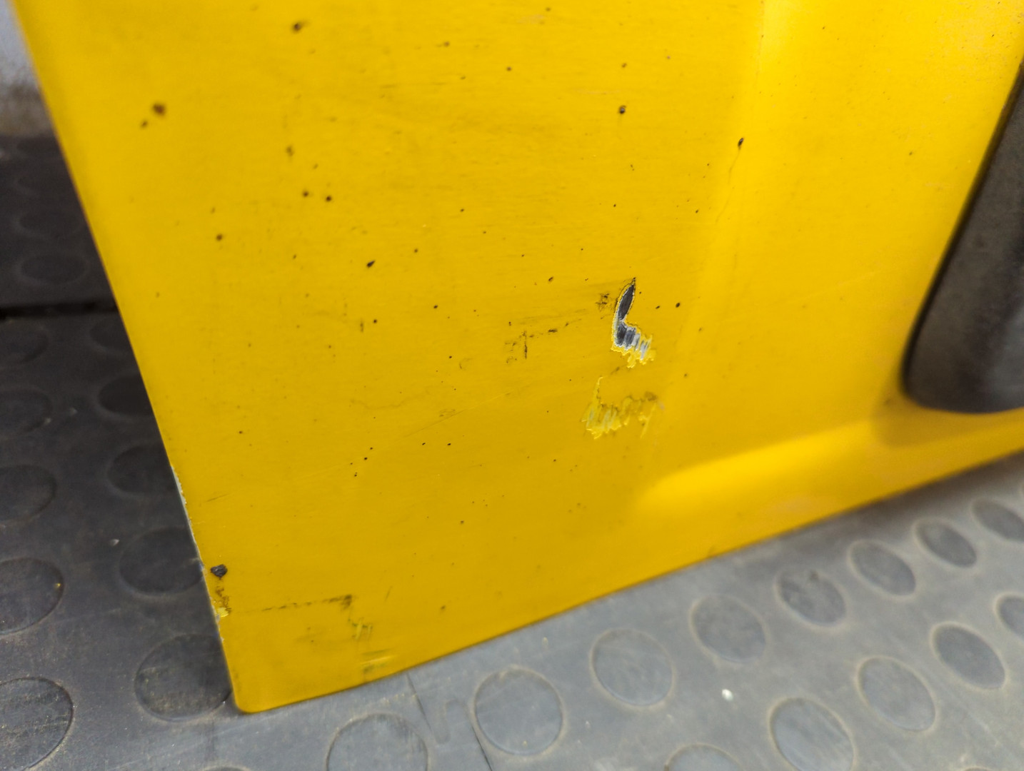 Дверь передняя левая