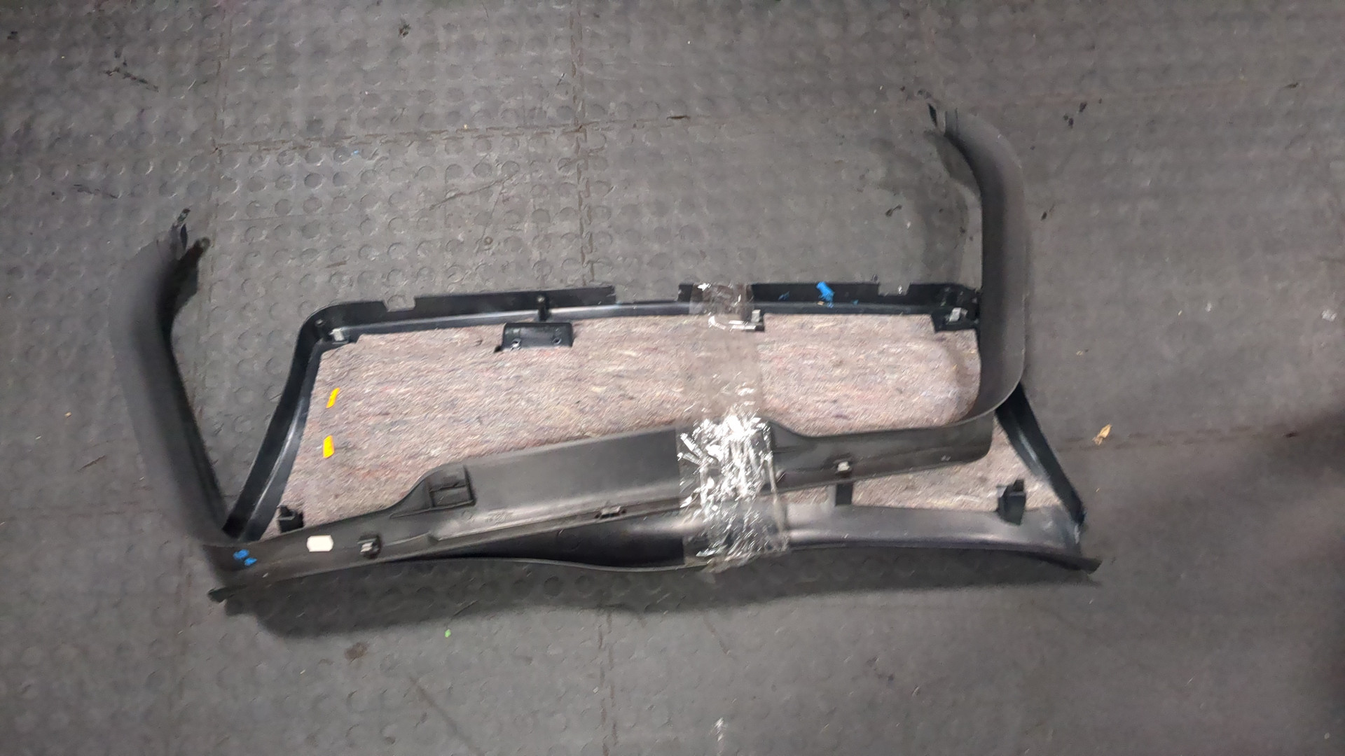 Обшивка двери багажника