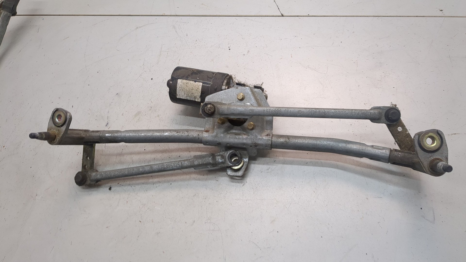 Трапеция стеклоочистителей