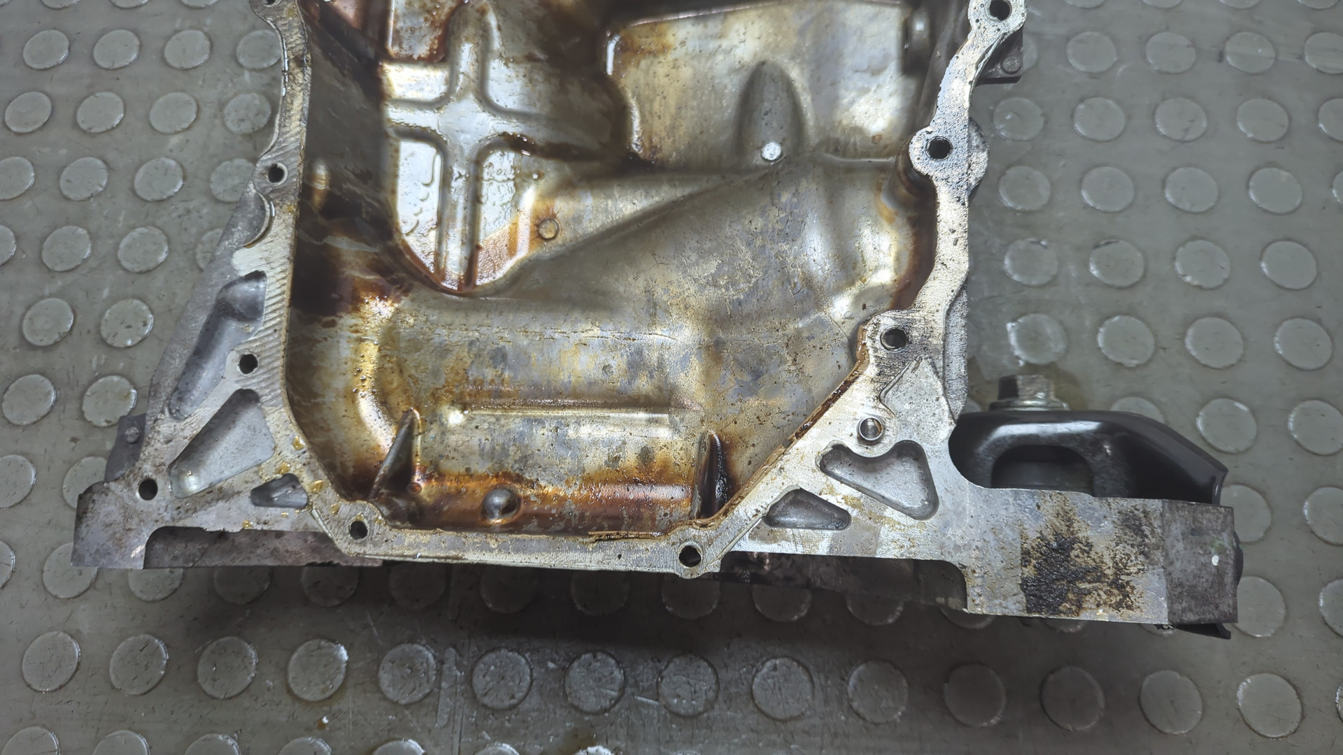 Поддон масляный двигателя (картер)