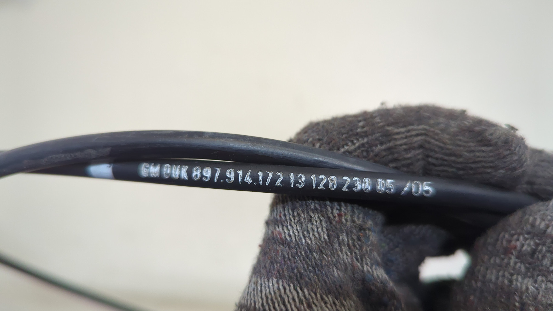 Трос открывания капота