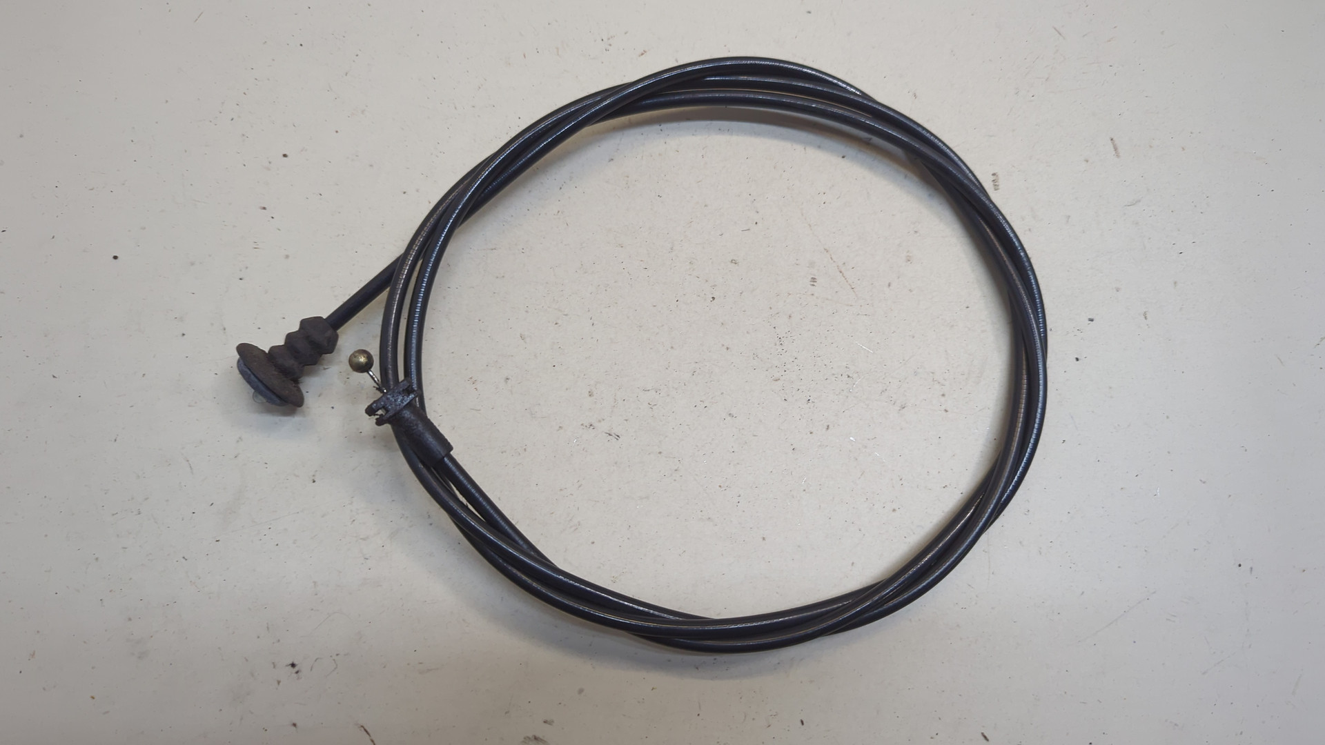 Трос открывания капота