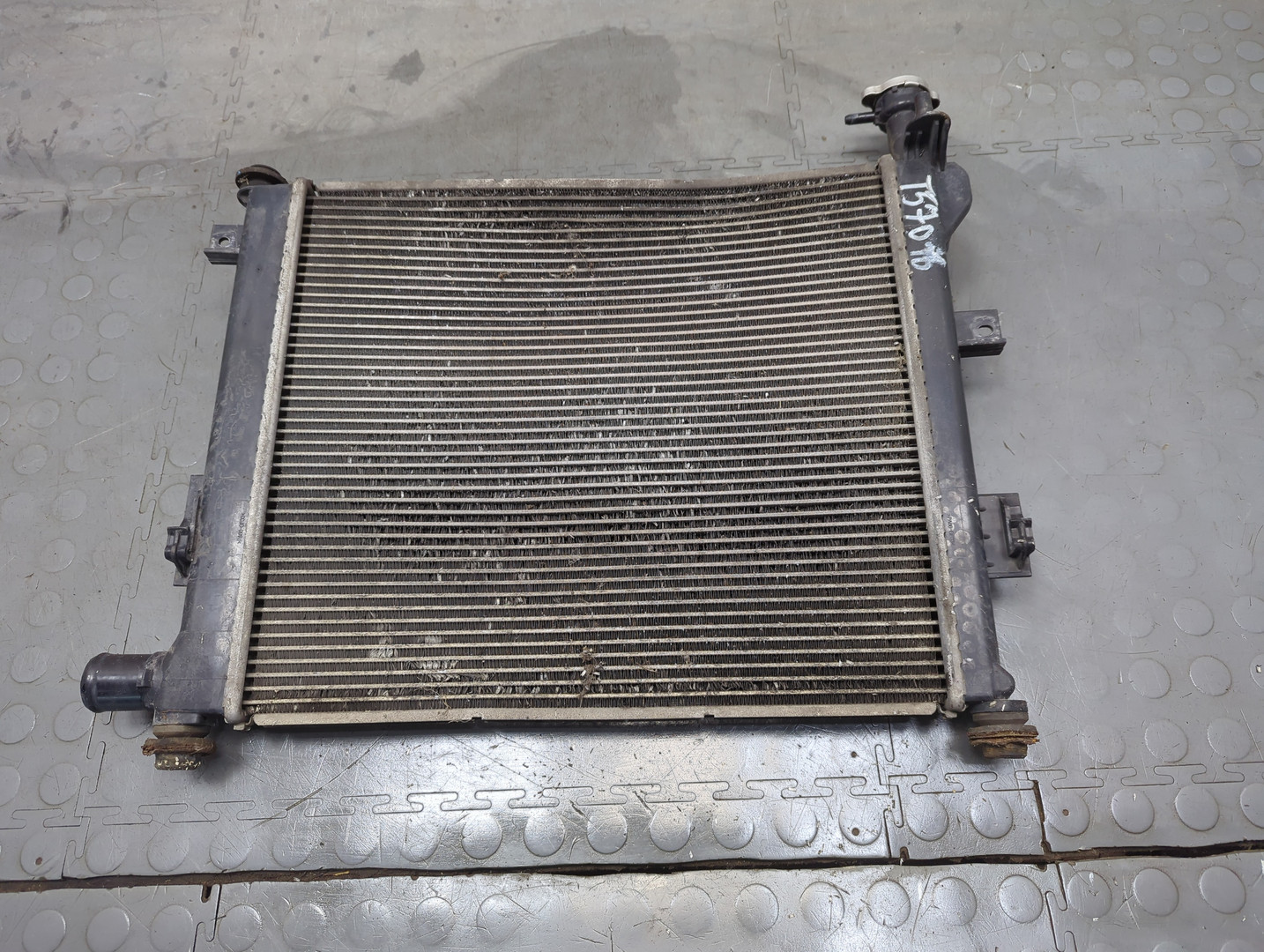 Радиатор охлаждения двигателя основной