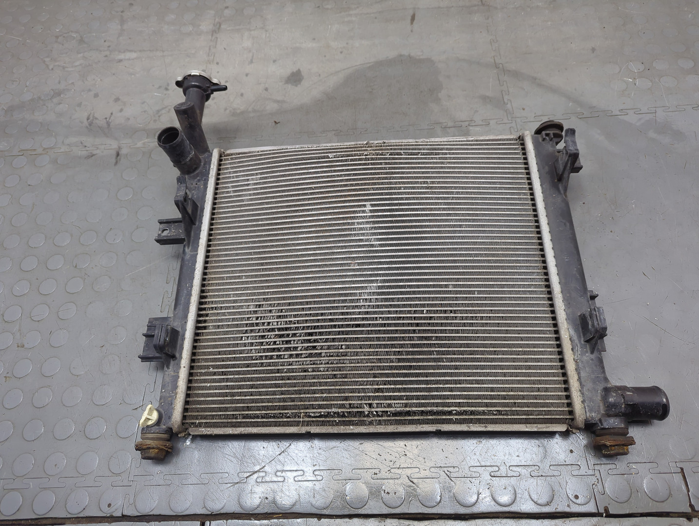 Радиатор охлаждения двигателя основной