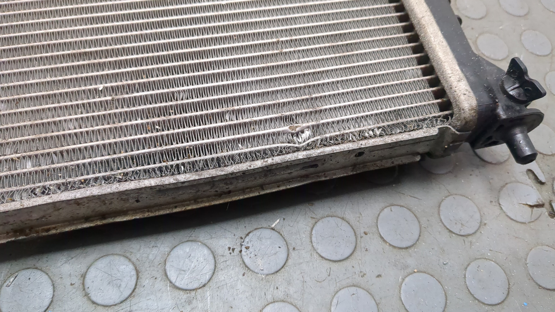 Радиатор охлаждения двигателя основной