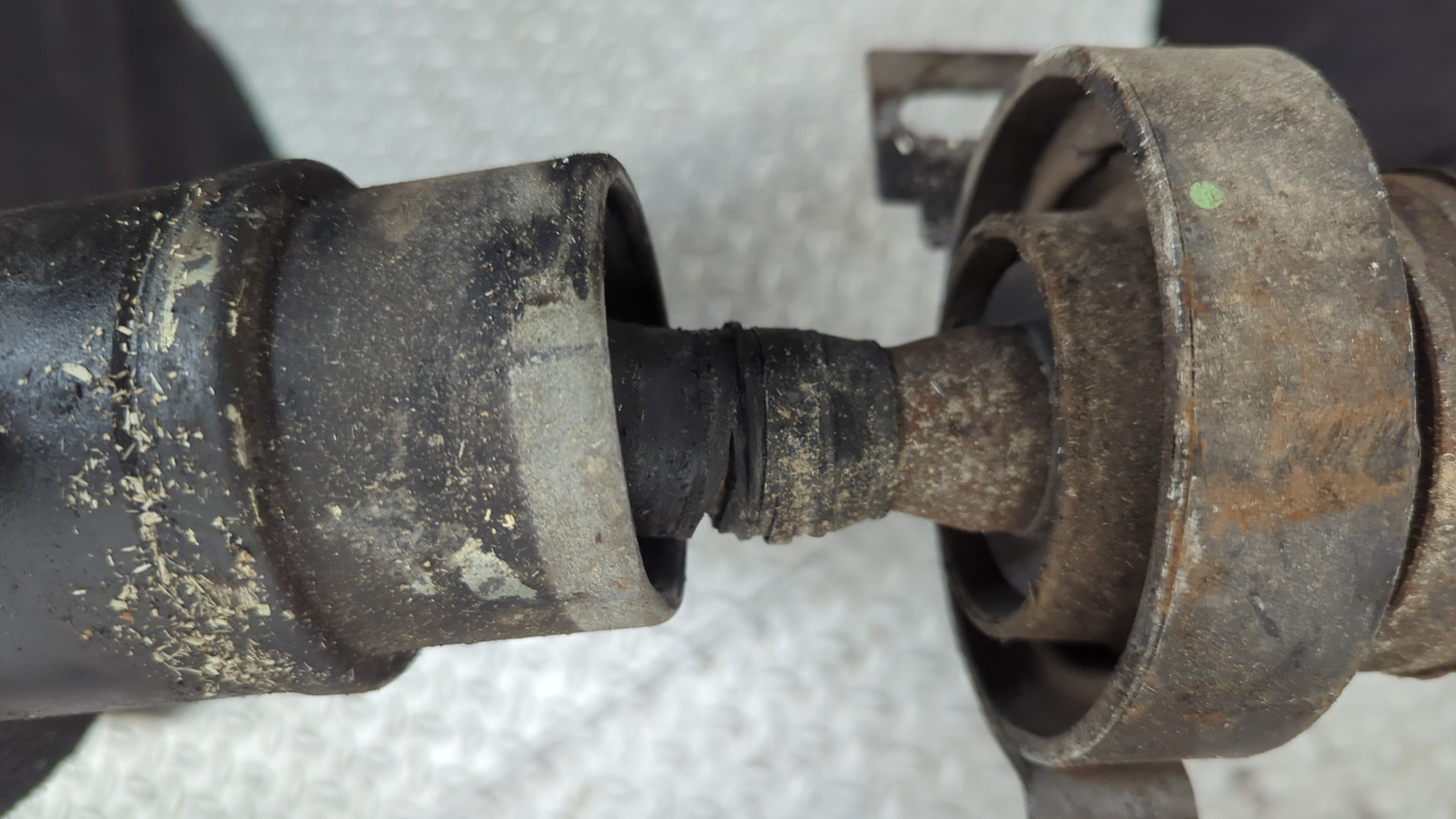 Вал карданный задний