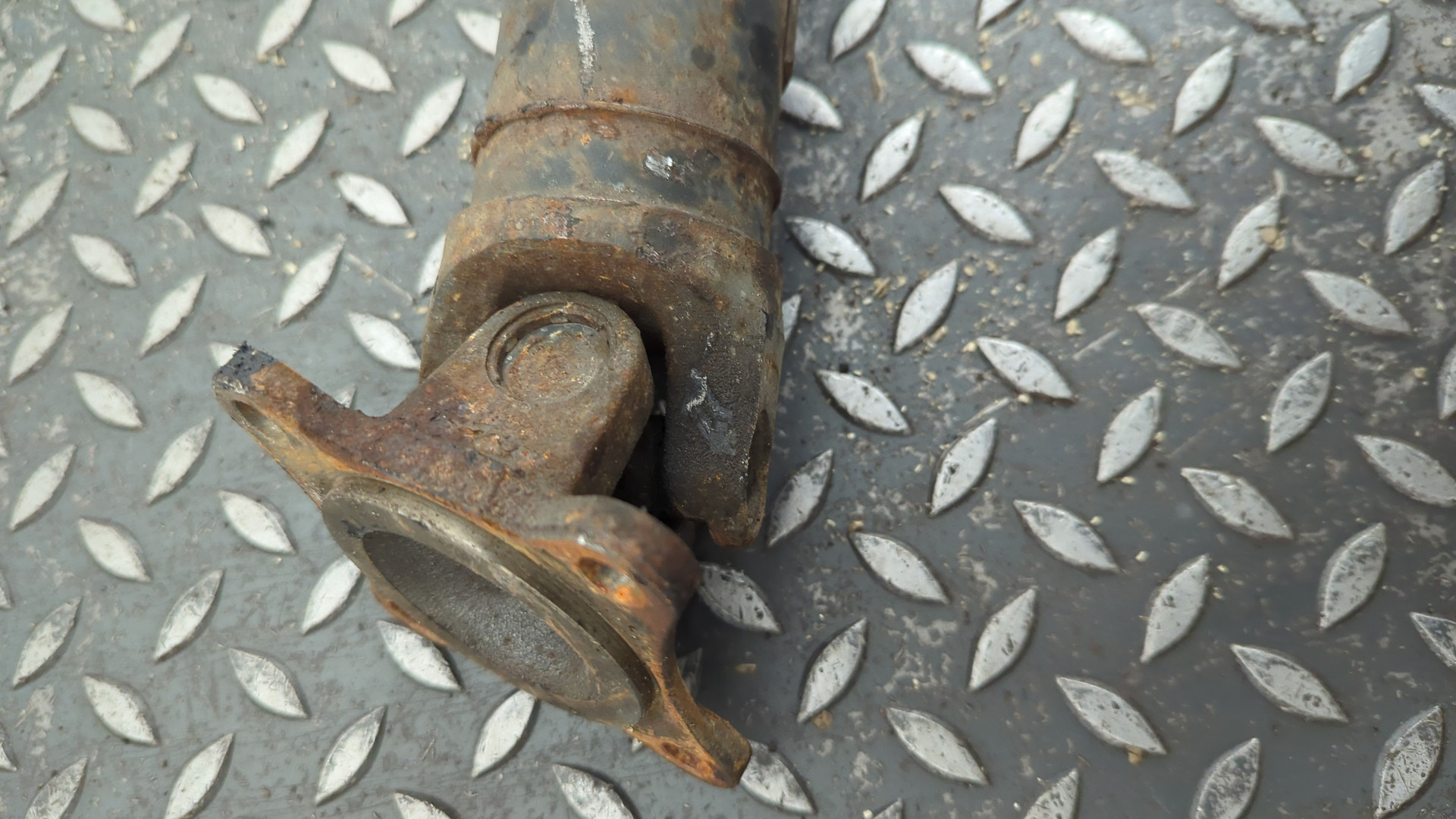 Вал карданный задний