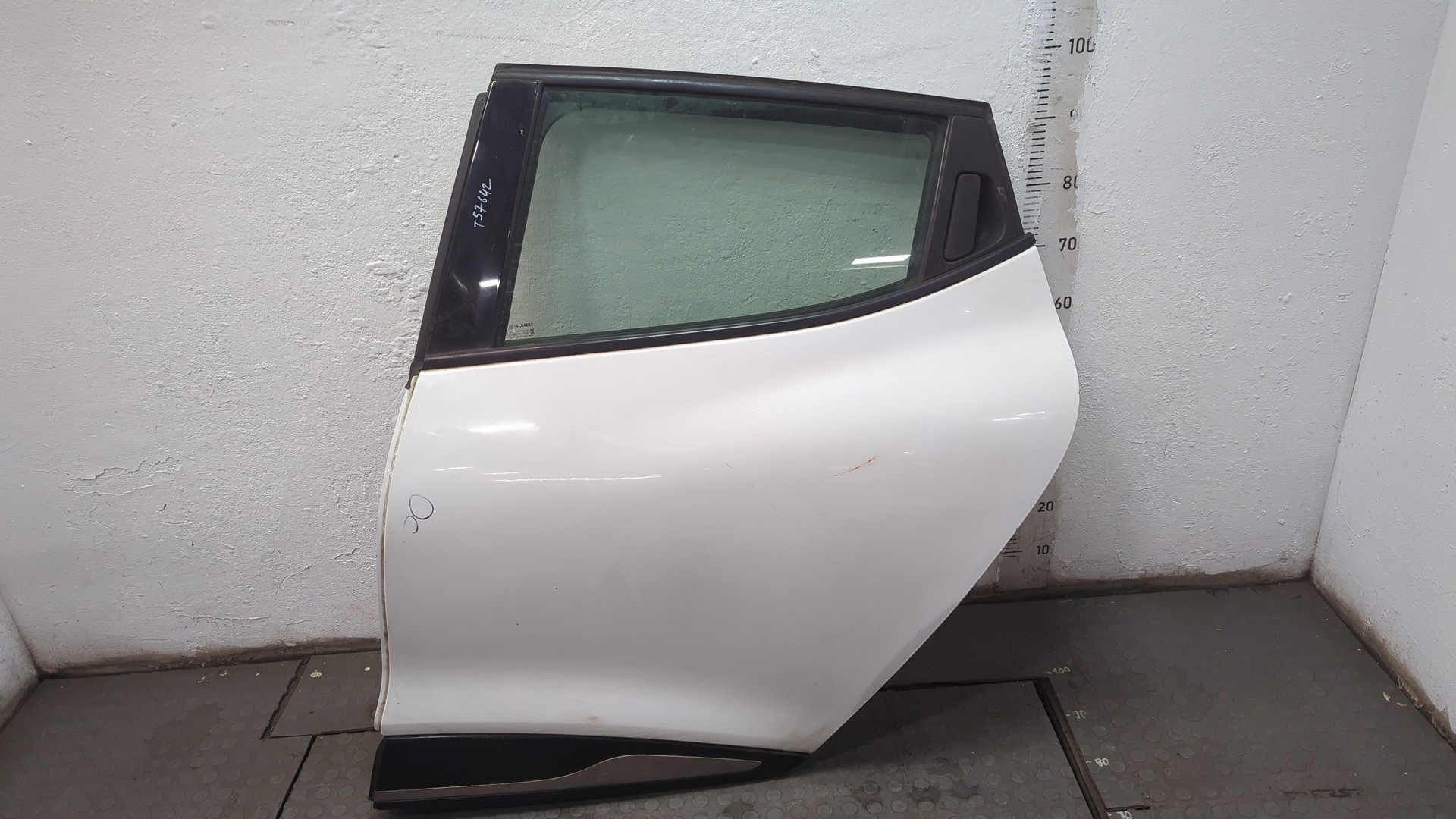 Дверь задняя левая