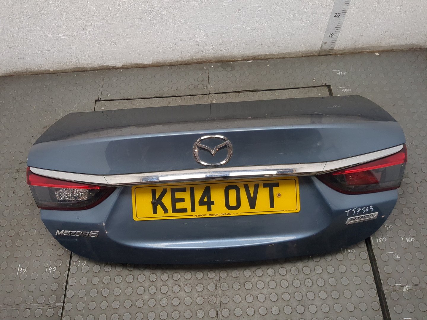 Дверь багажника