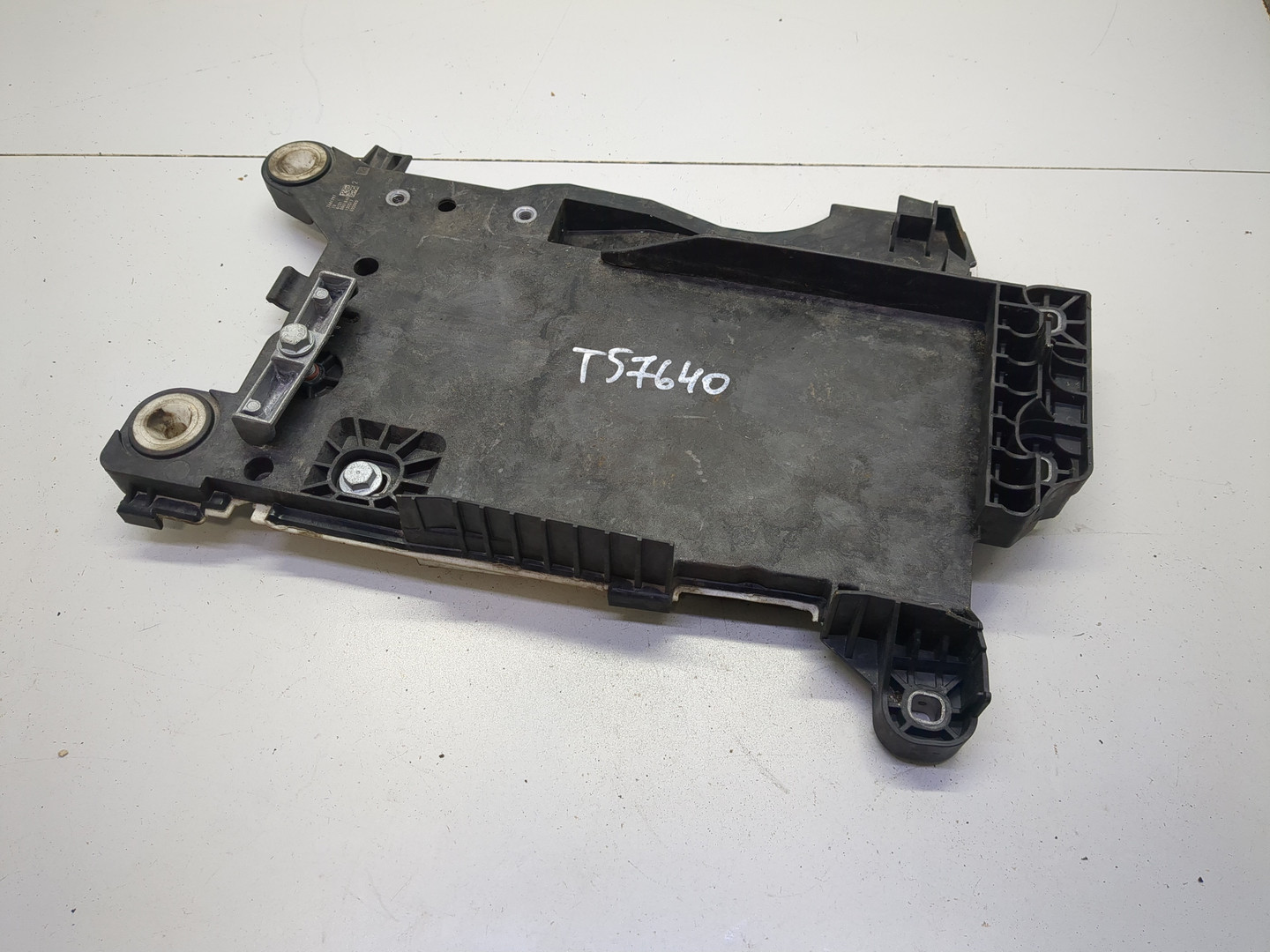 Площадка под аккумулятор (АКБ)