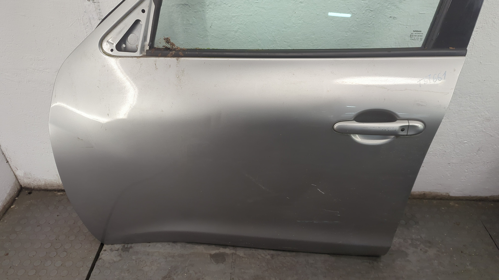 Дверь передняя левая