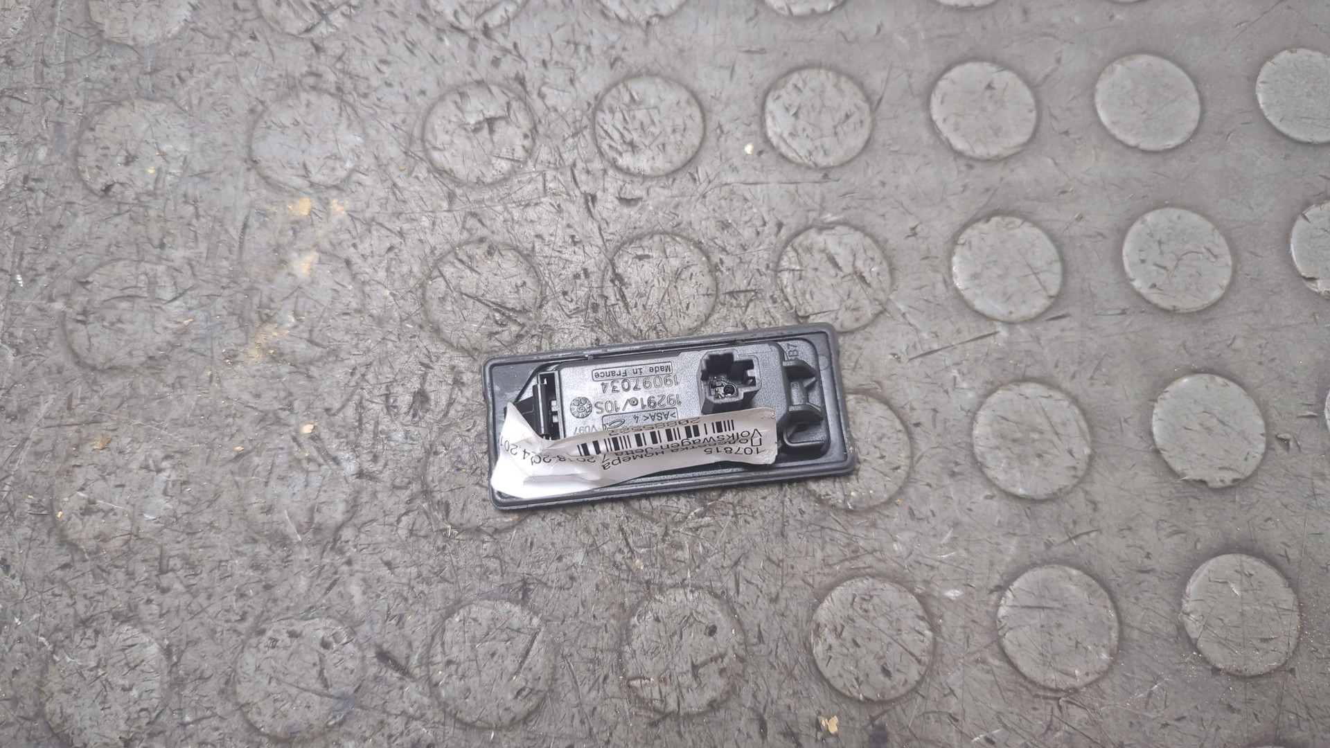 Фонарь подсветки номера